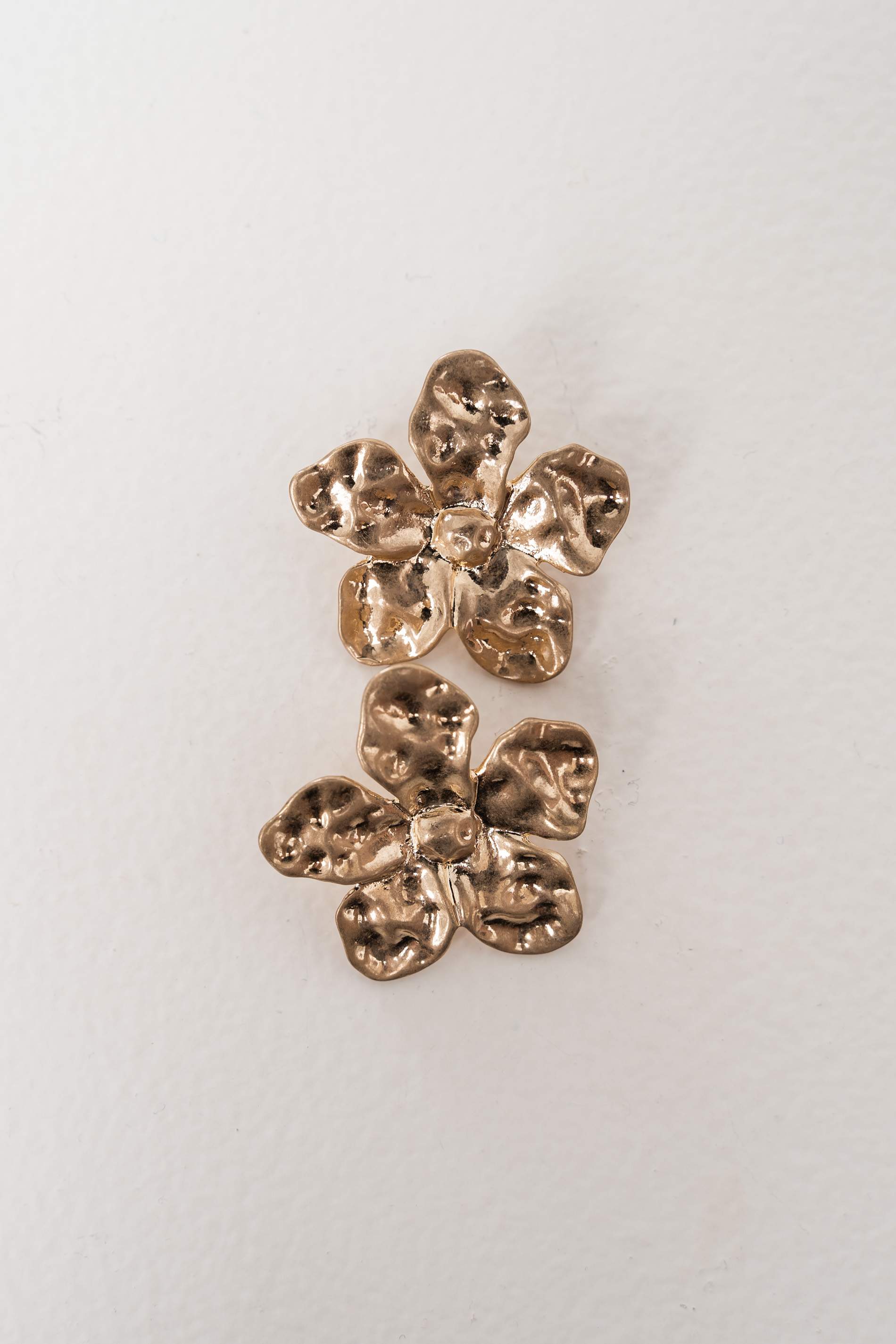 PENDIENTE FLOR DORADO