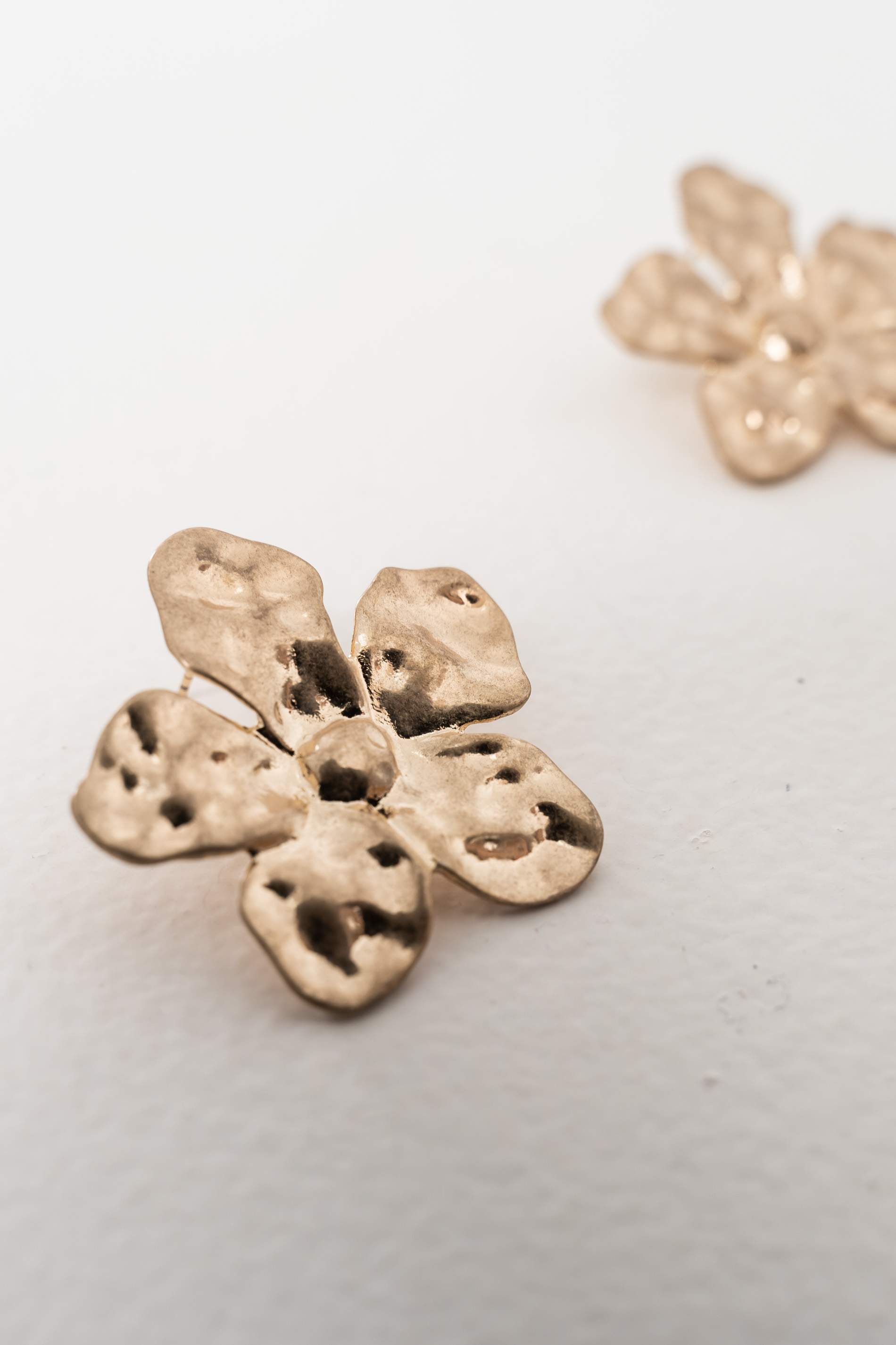 PENDIENTE FLOR DORADO