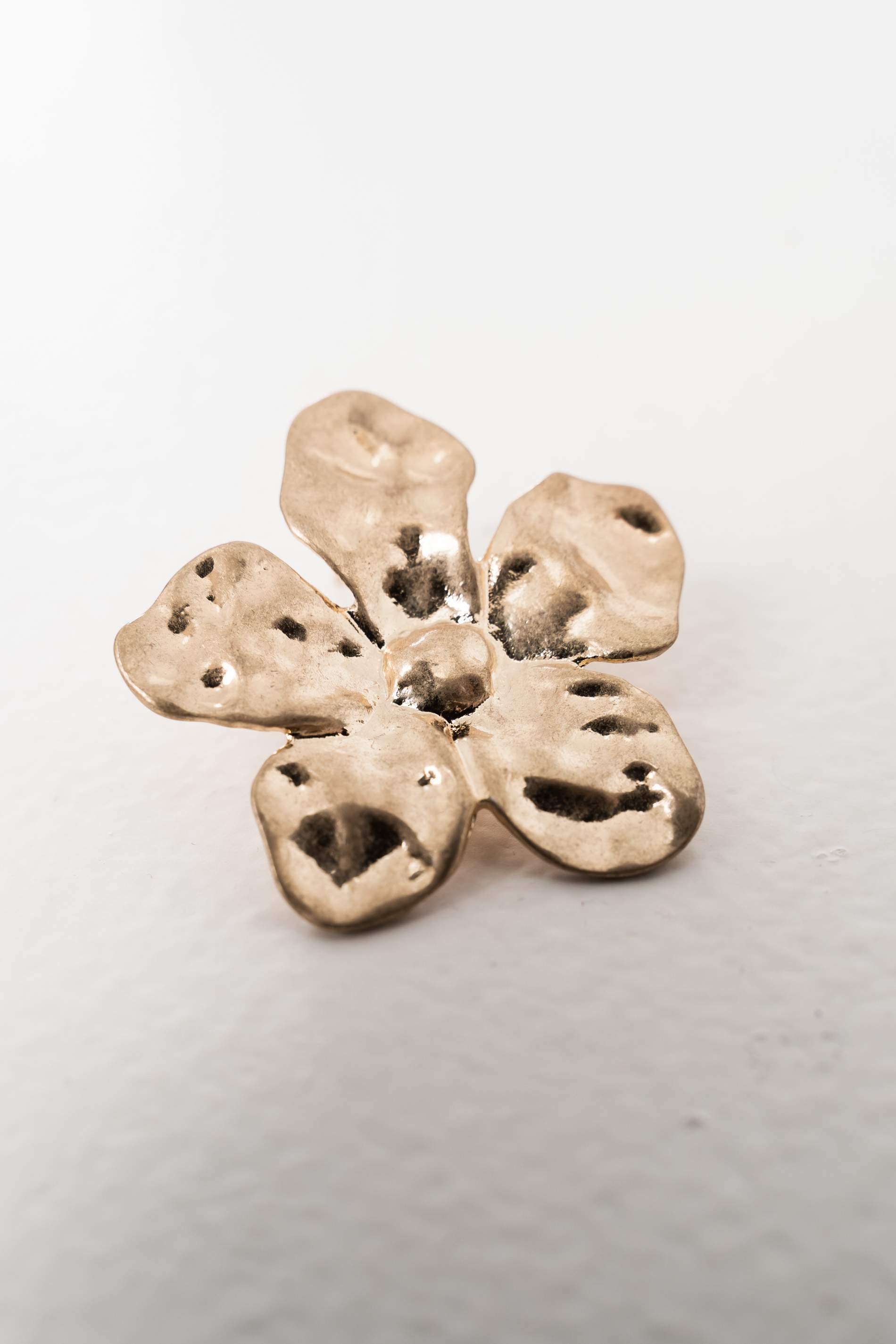 PENDIENTE FLOR DORADO