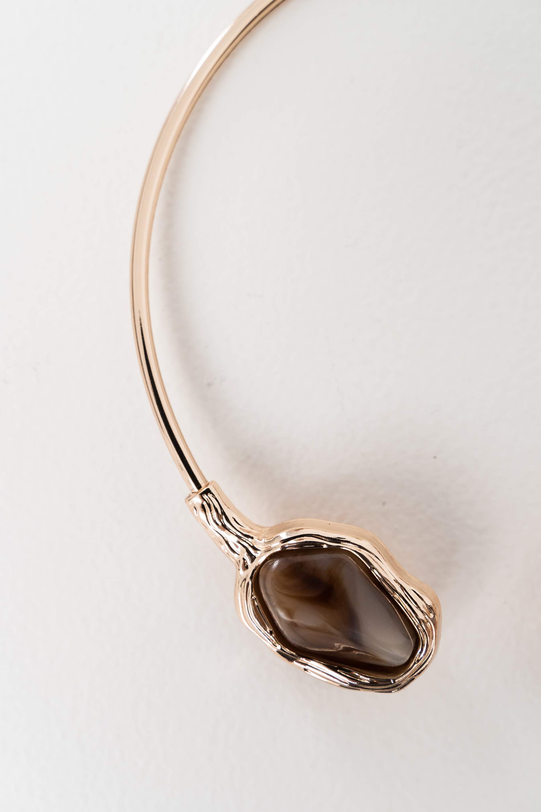 COLLAR RIGIDO PIEDRAS MARMOLEADAS