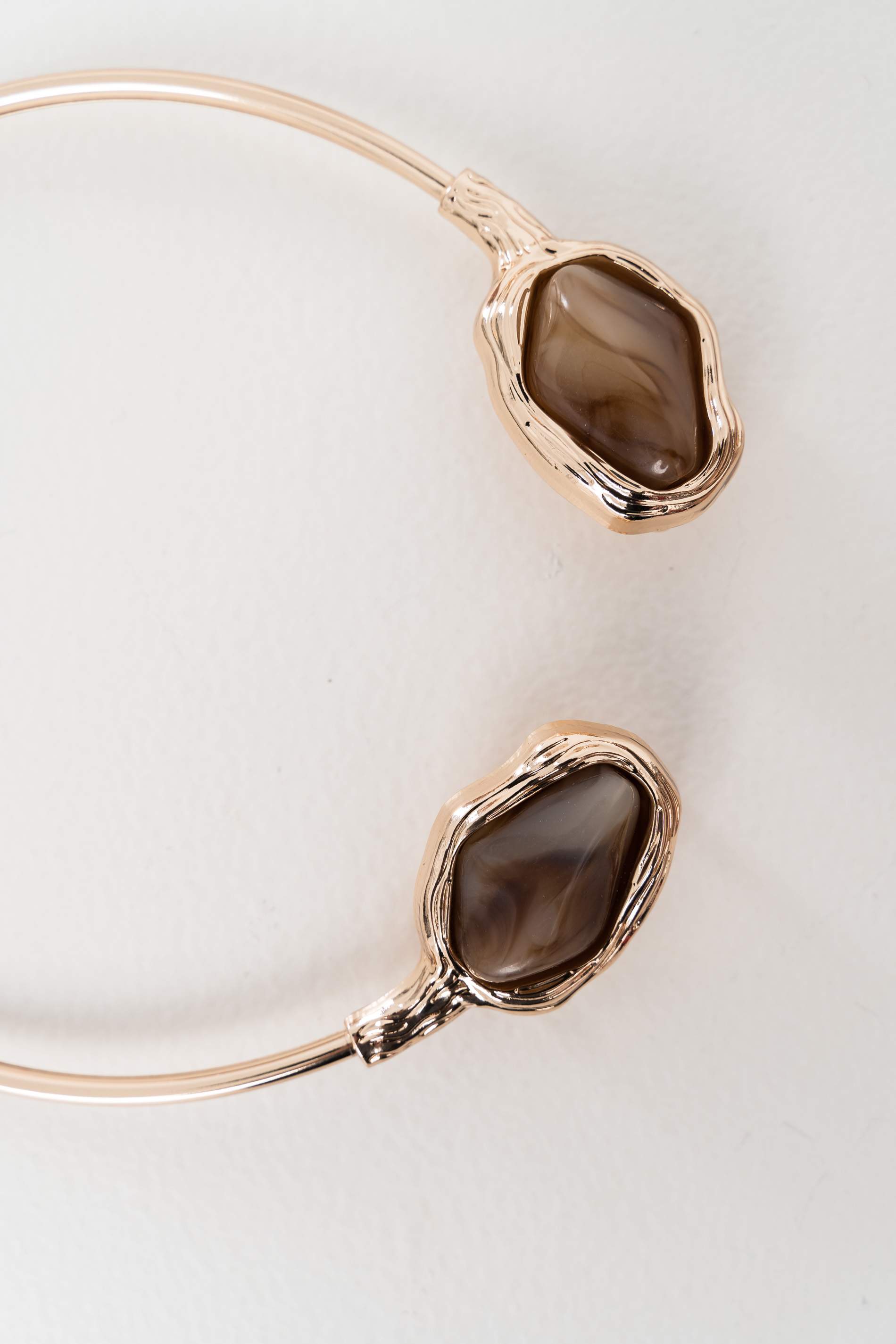 COLLAR RIGIDO PIEDRAS MARMOLEADAS