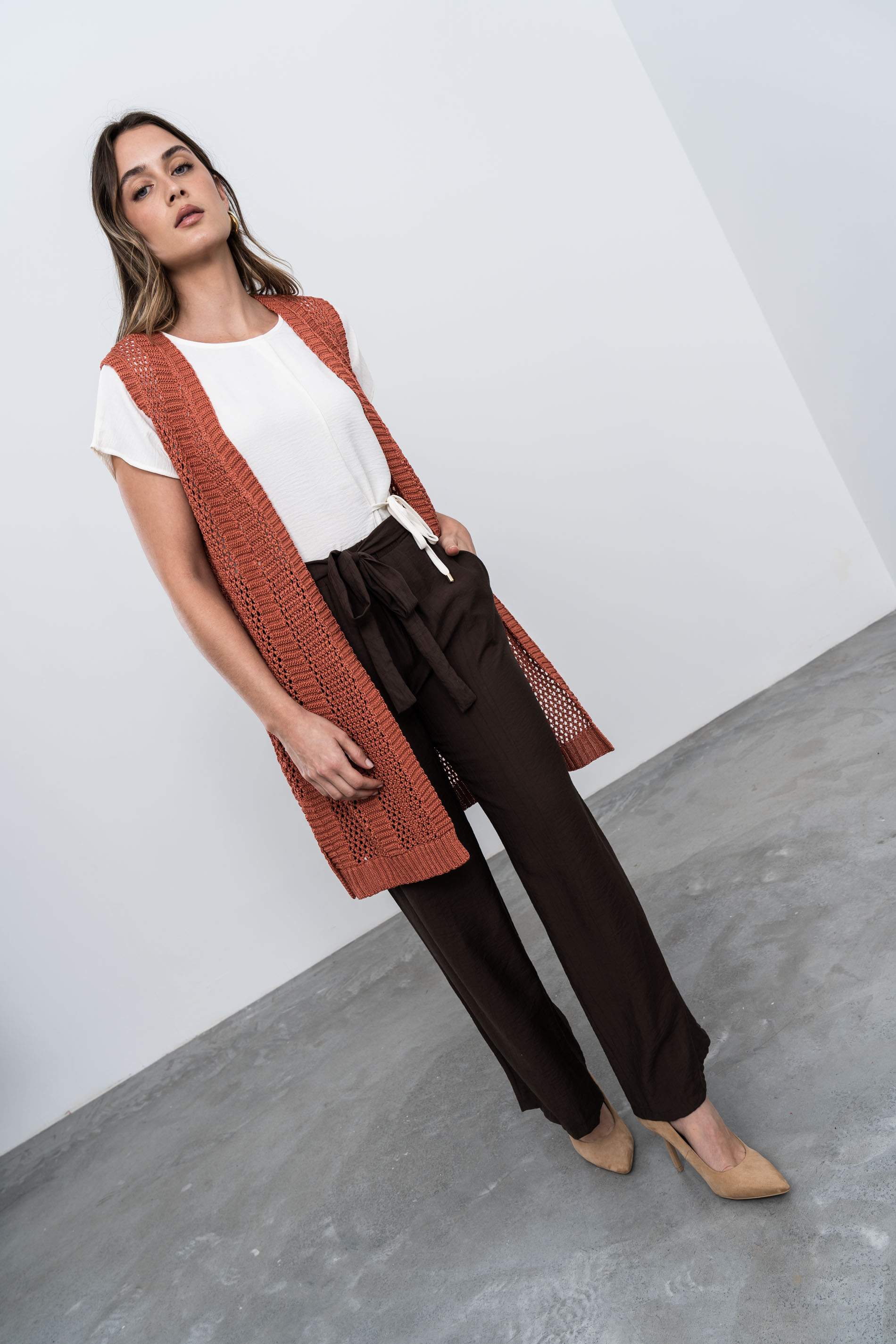 CHALECO TIRAS CALADOS TEJA