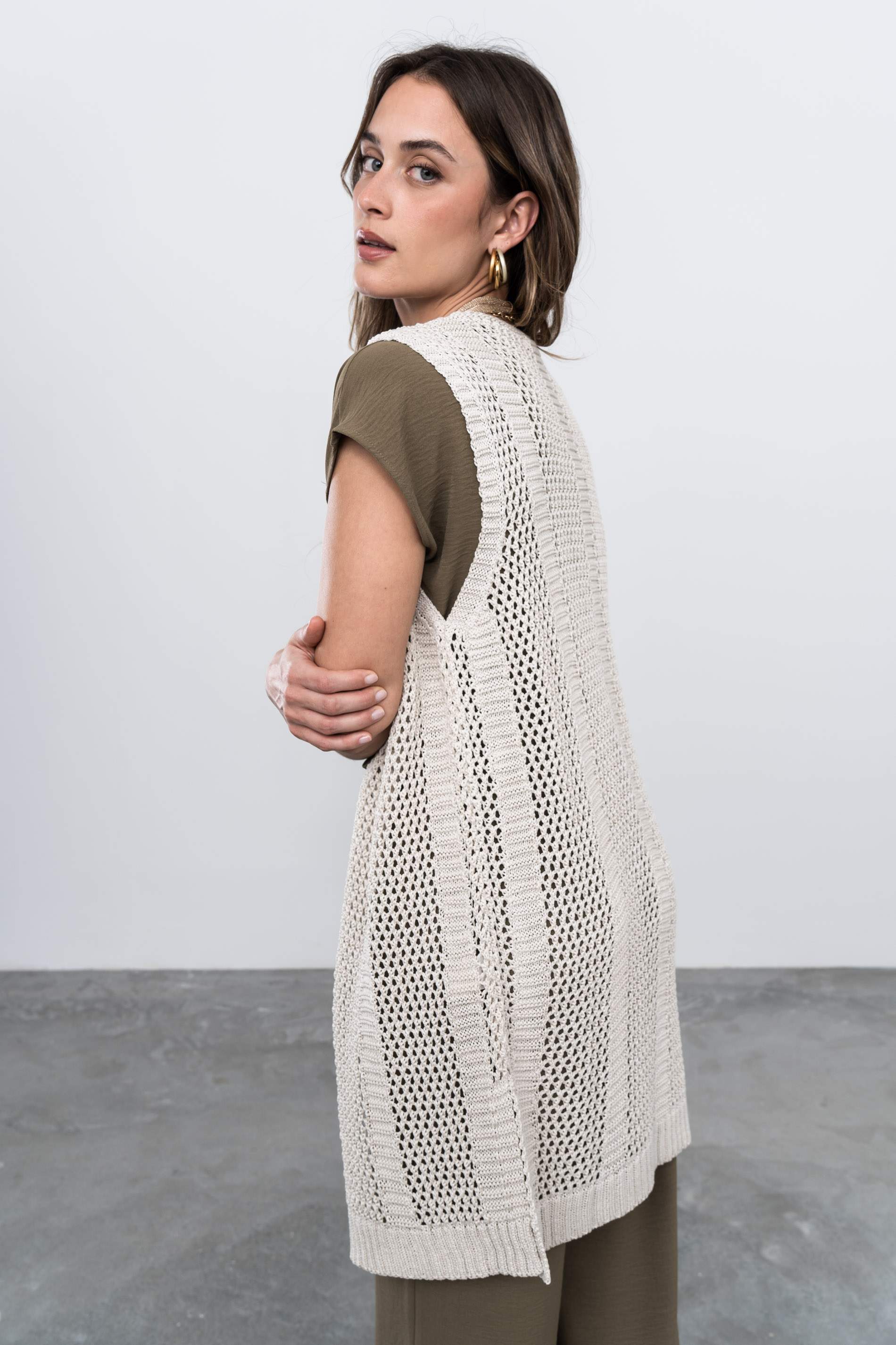 CHALECO TIRAS CALADOS ARENA