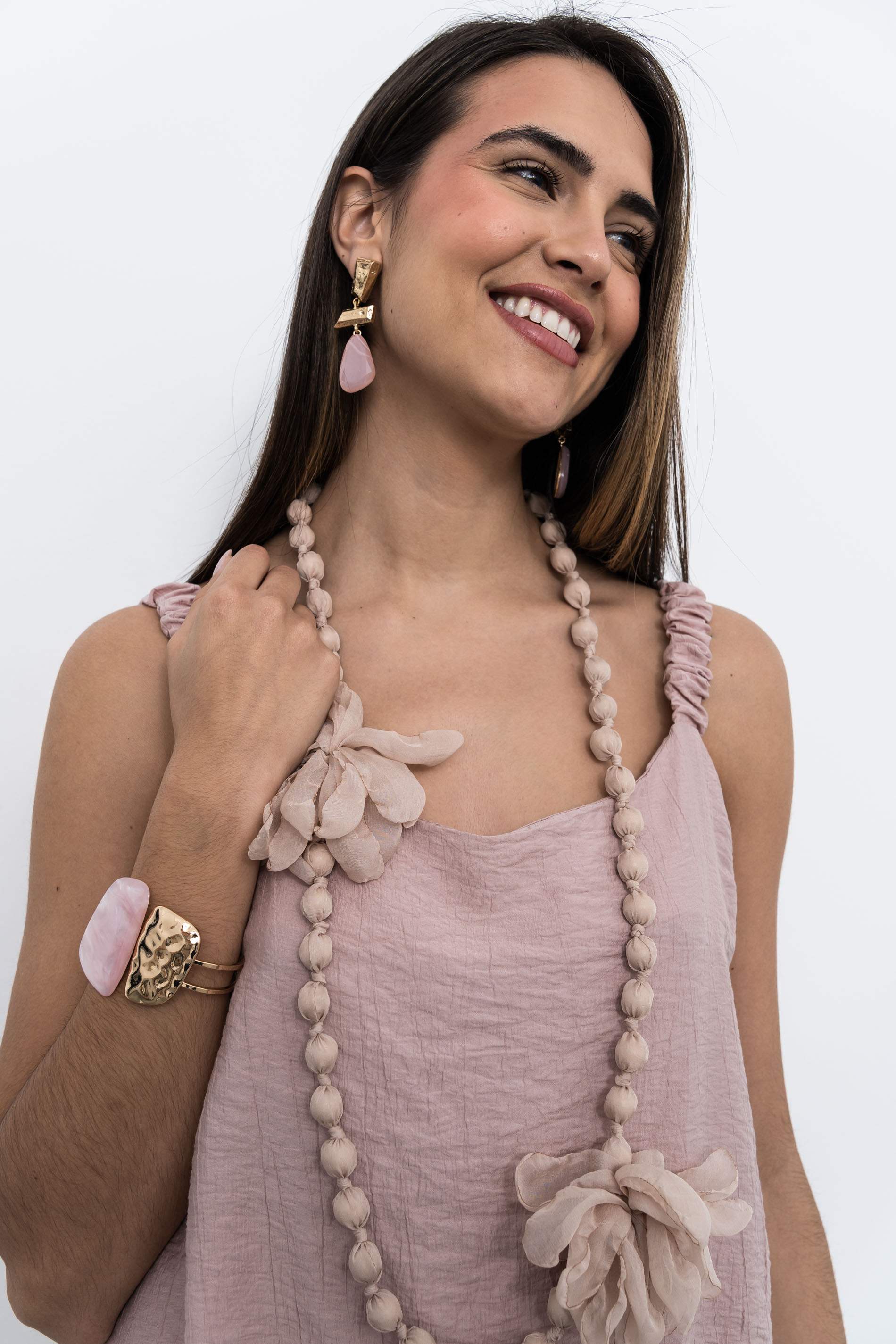 COLLAR FLOR TEJIDO PIEDRA