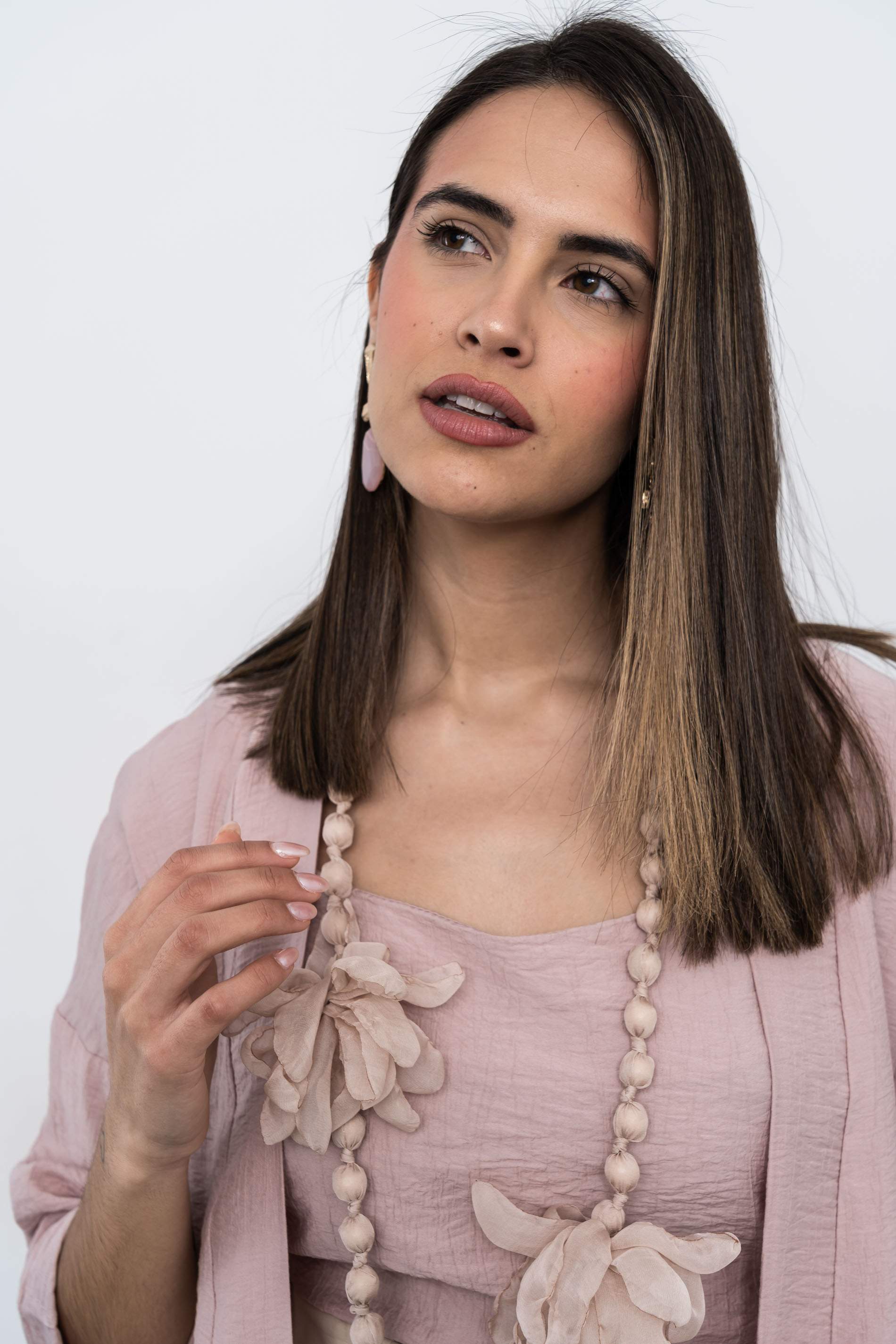 COLLAR FLOR TEJIDO PIEDRA