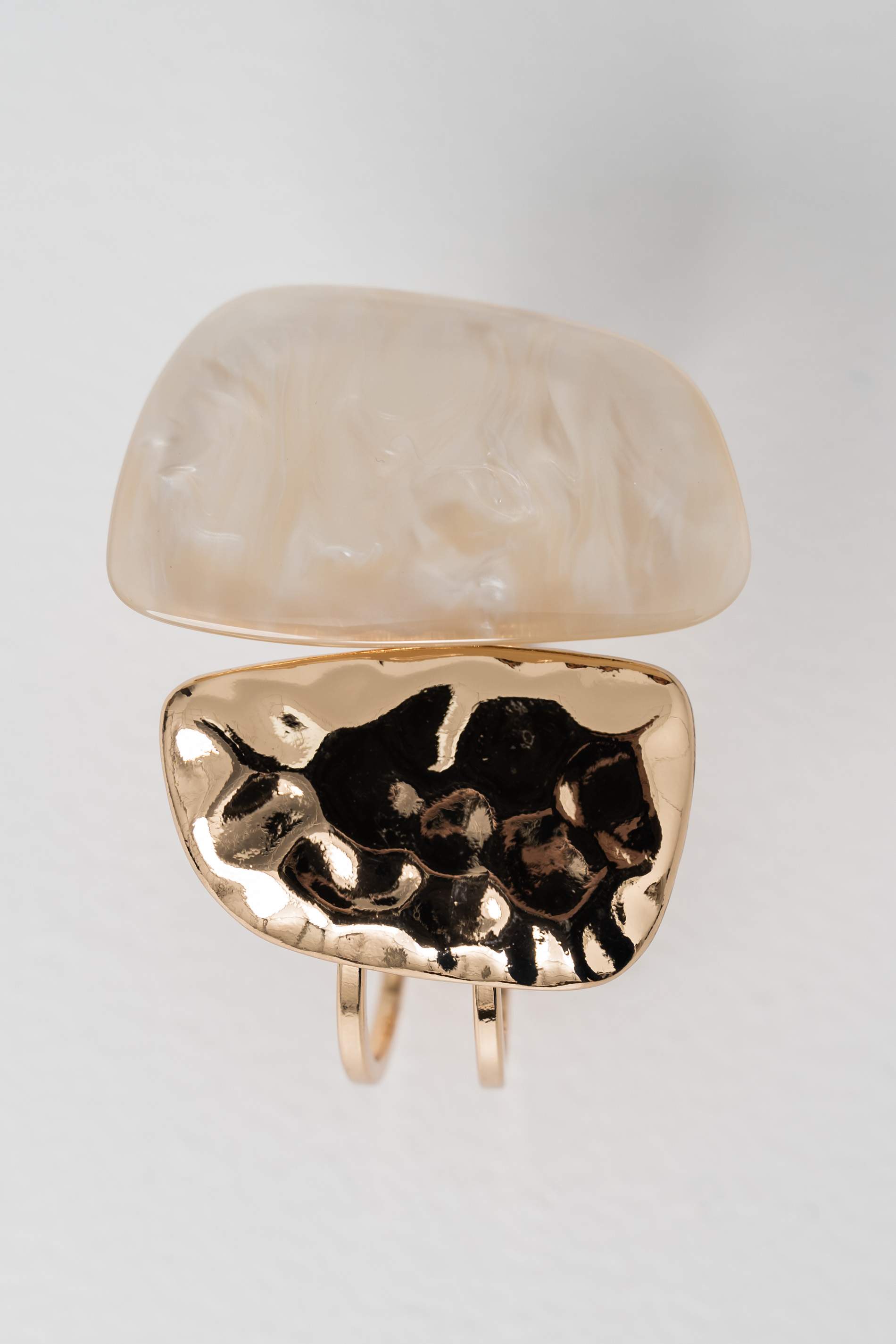 BRAZALETE PIEDRA ANACARADO MARFIL