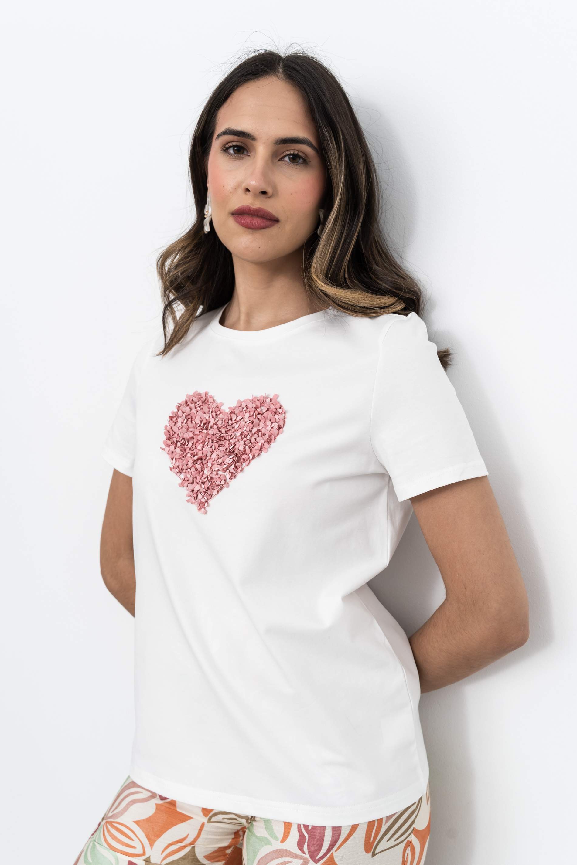 CAMISETA CORAZÓN HOJAS ROSA