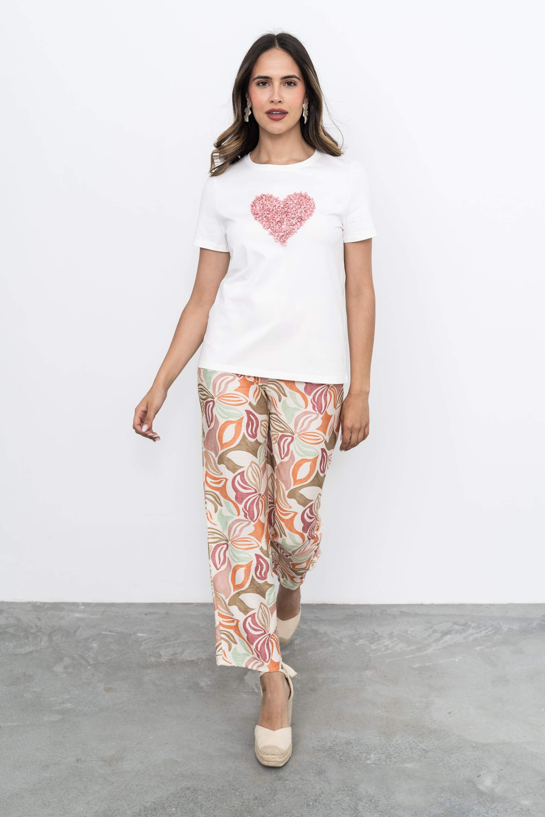 CAMISETA CORAZÓN HOJAS ROSA