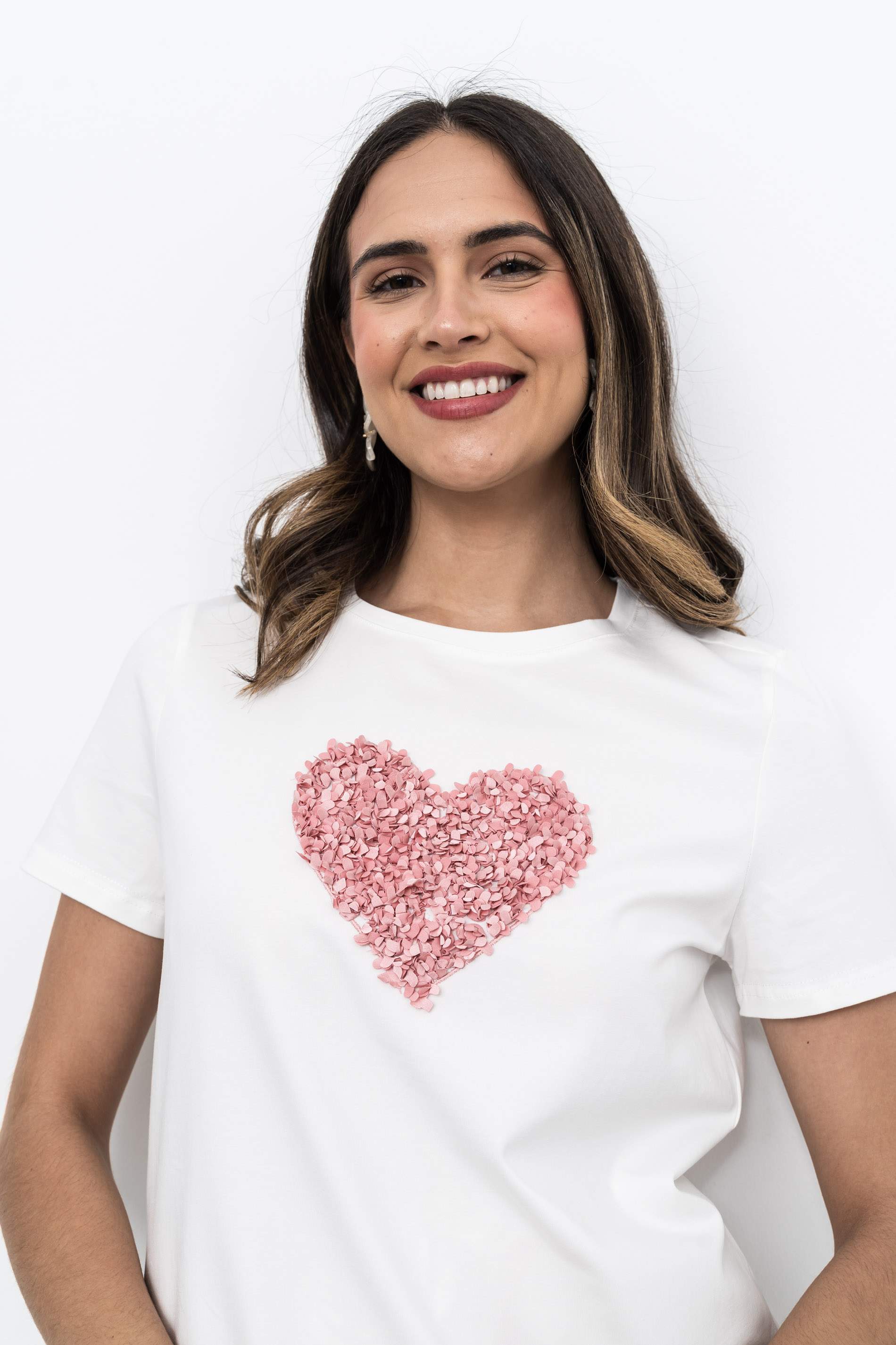 CAMISETA CORAZÓN HOJAS ROSA