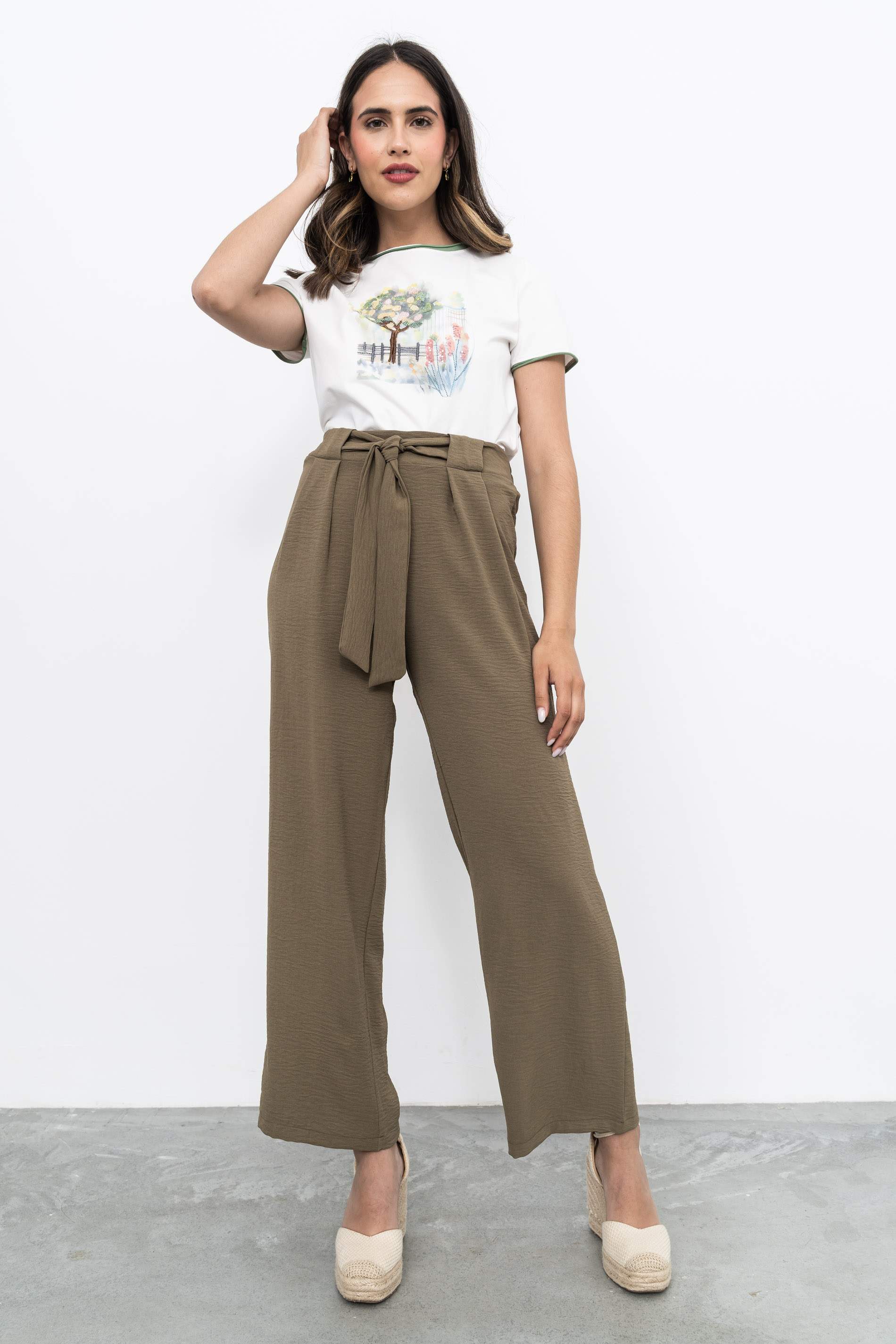 CAMISETA ÁRBOL BORDADO CRUDO
