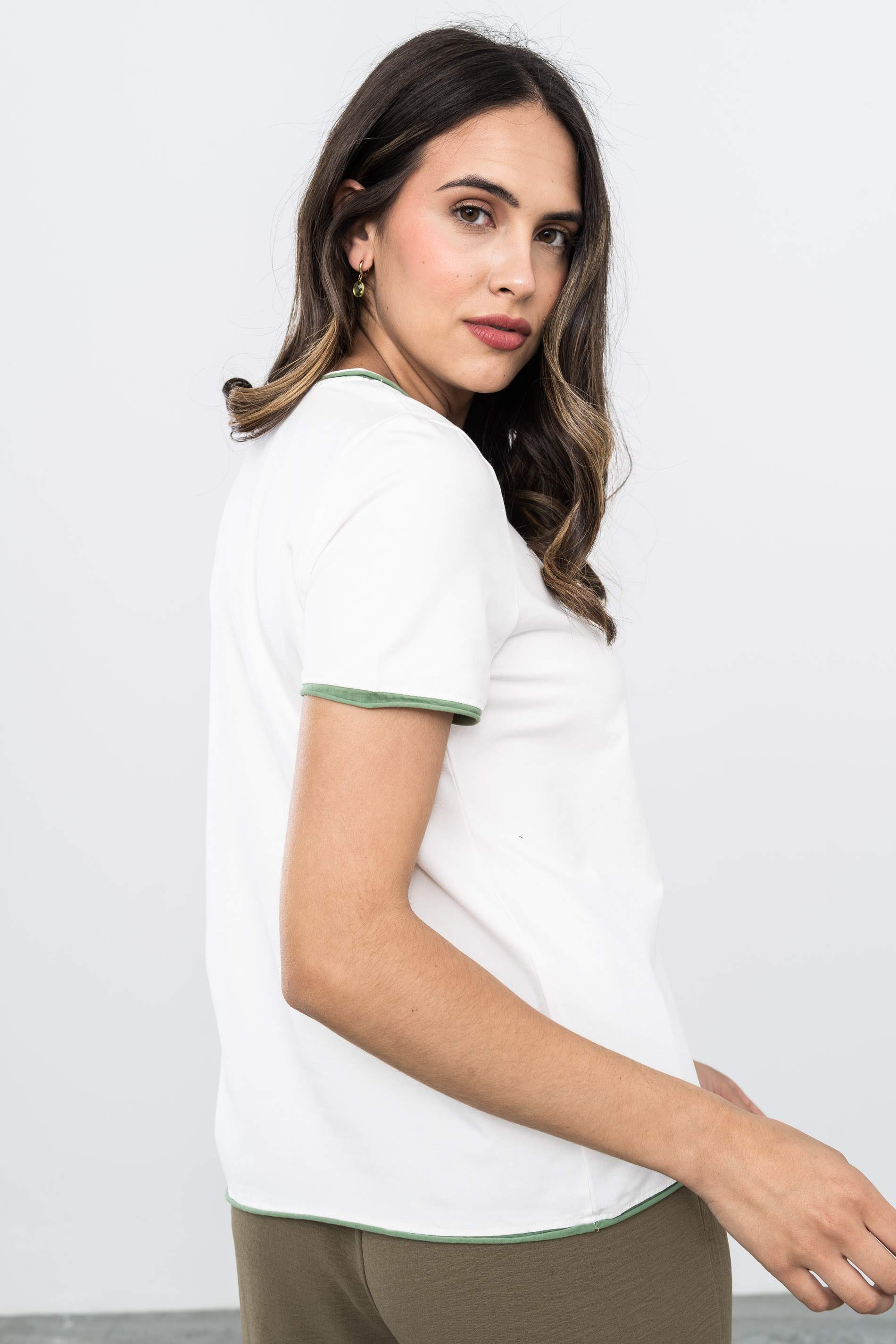 CAMISETA ÁRBOL BORDADO CRUDO