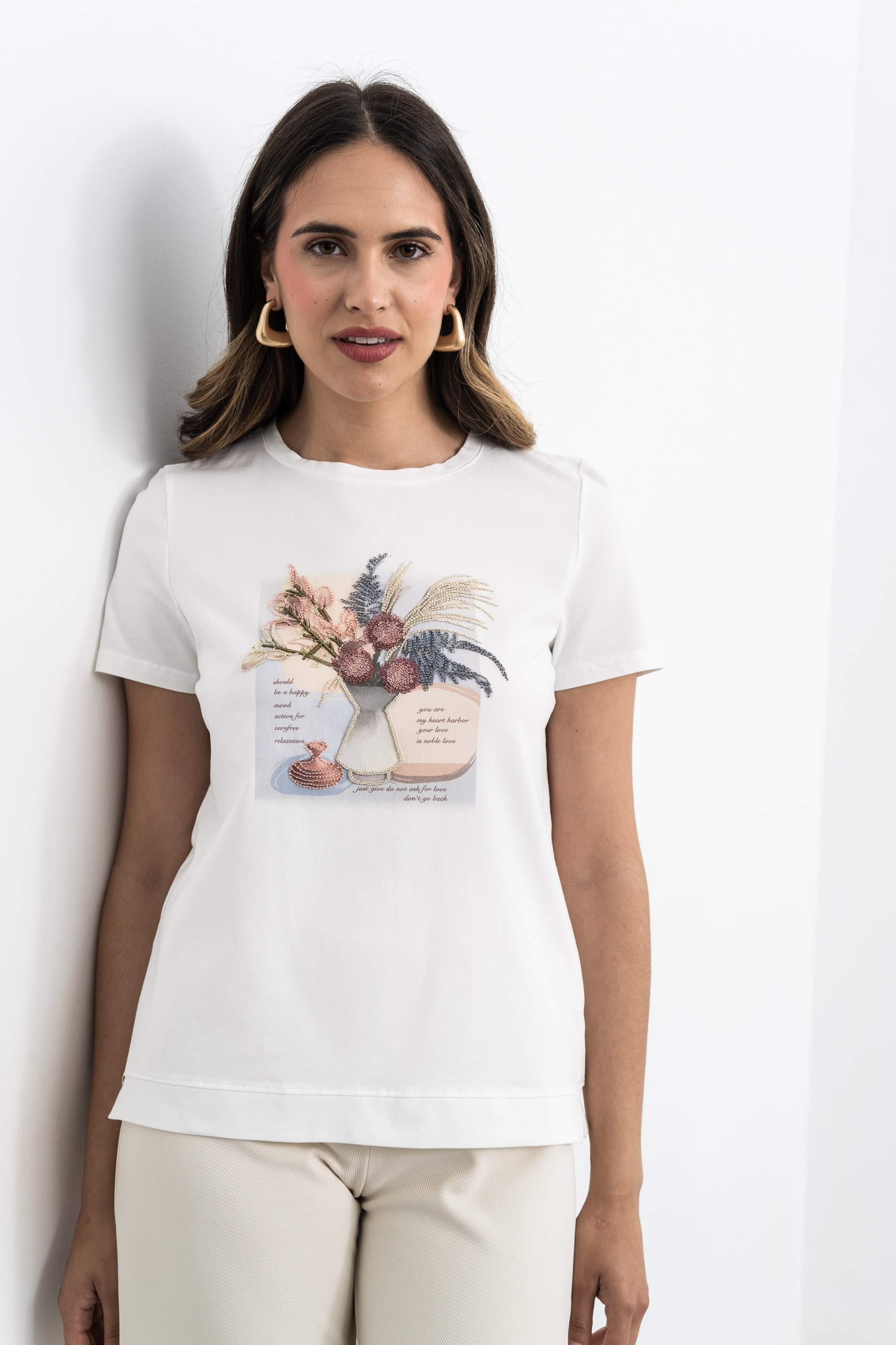 CAMISETA JARRÓN BORDADOS CRUDO