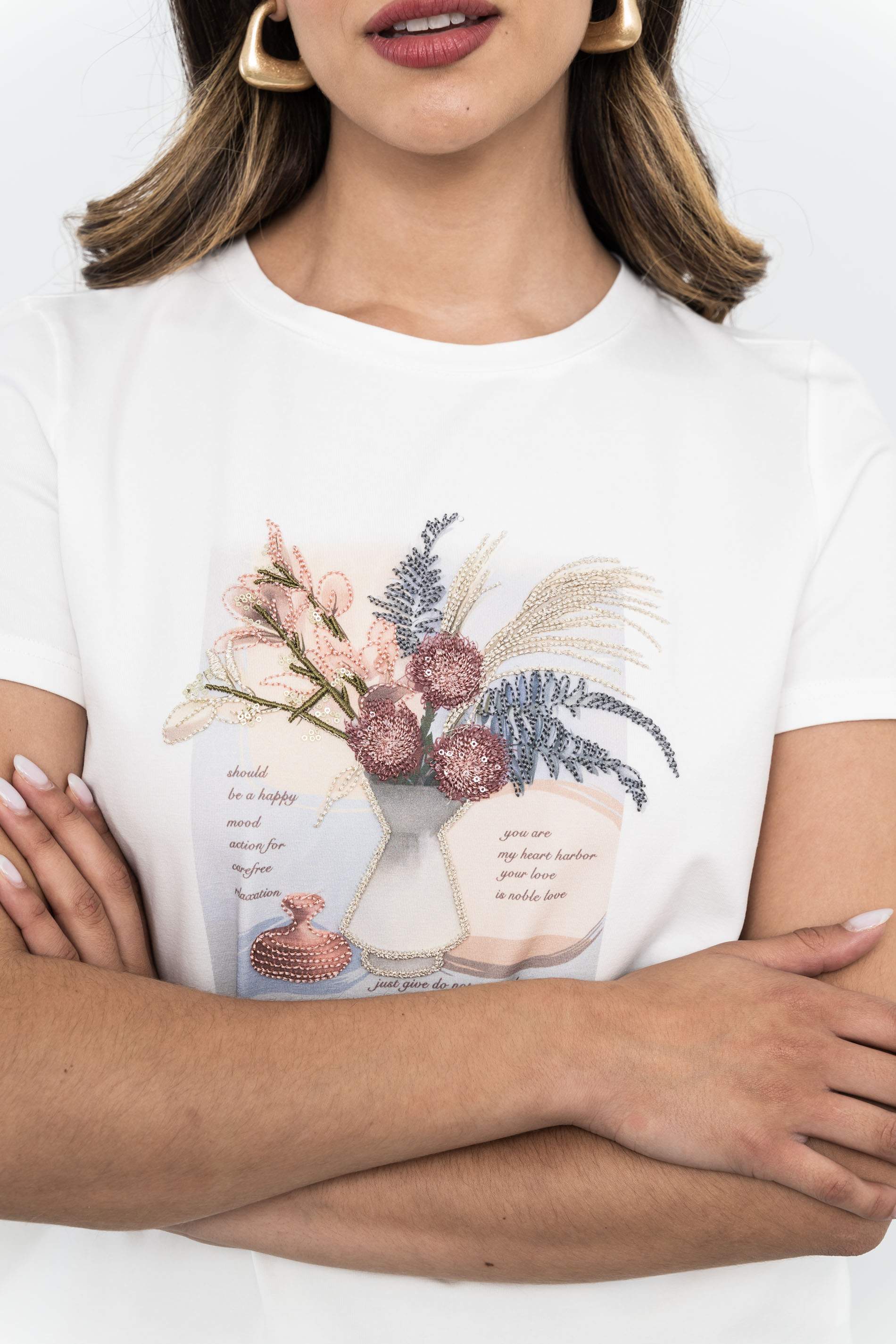 CAMISETA JARRÓN BORDADOS CRUDO