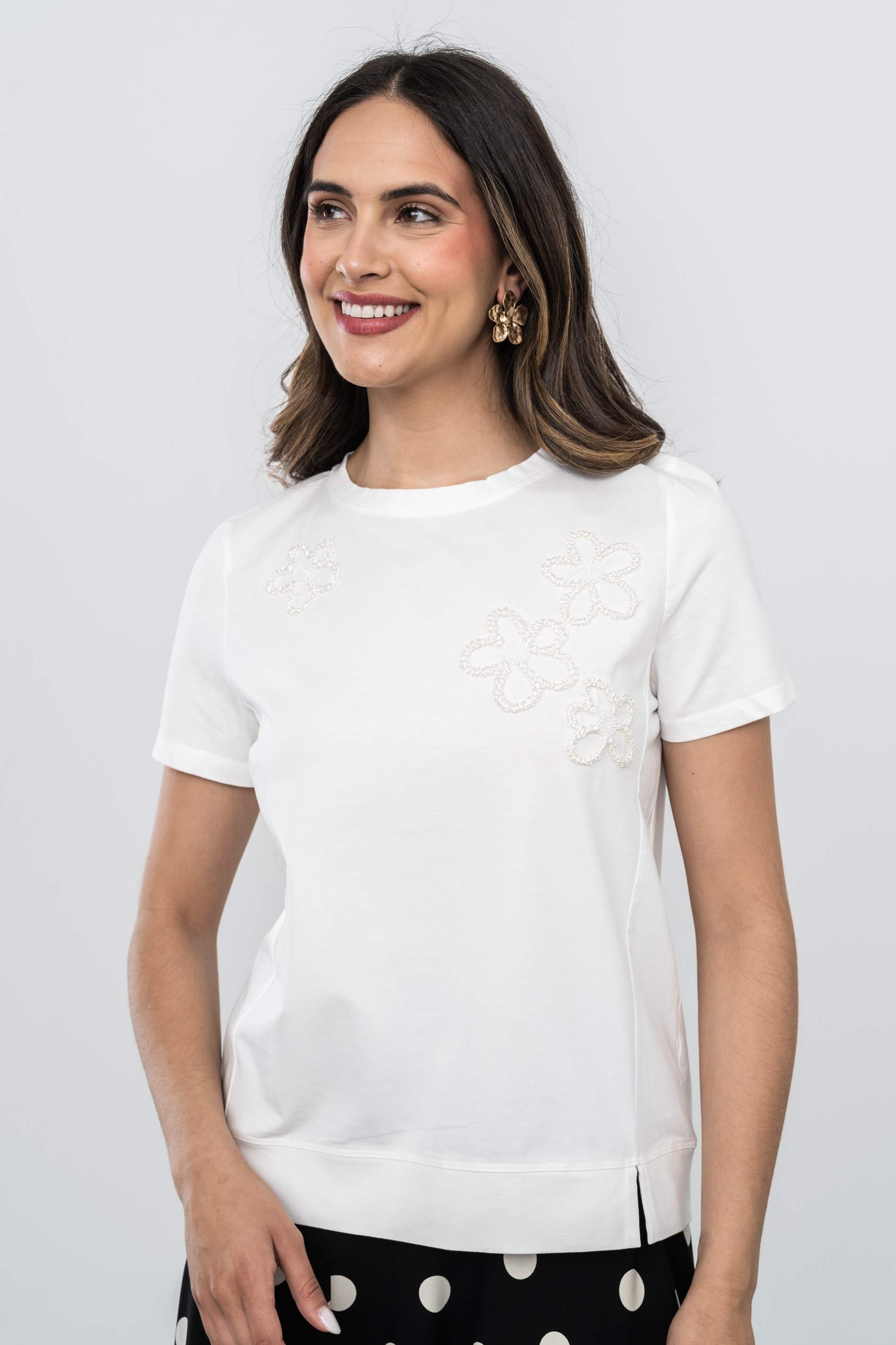 CAMISETA FLOR BOLITAS CRUDO