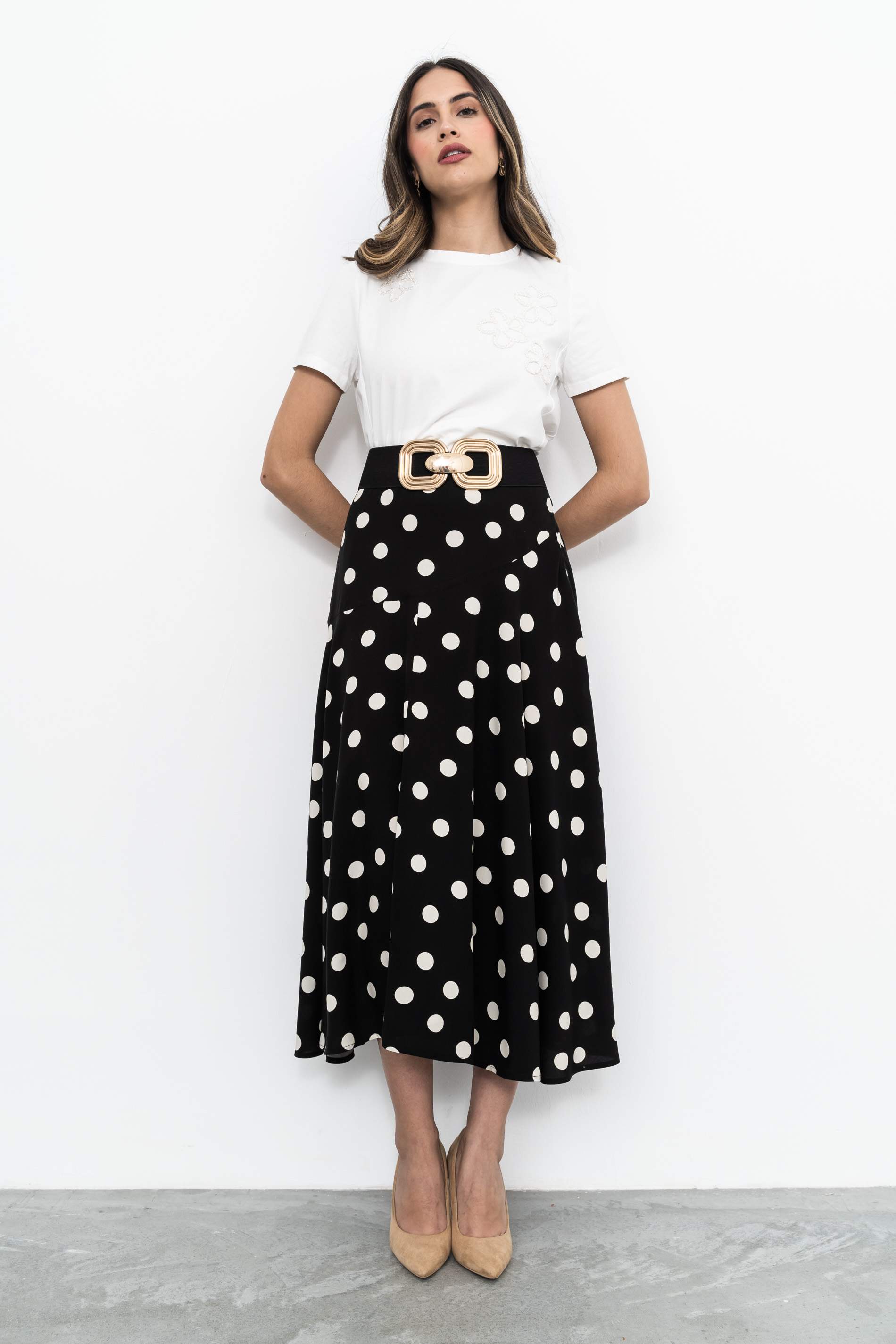 CAMISETA FLOR BOLITAS CRUDO