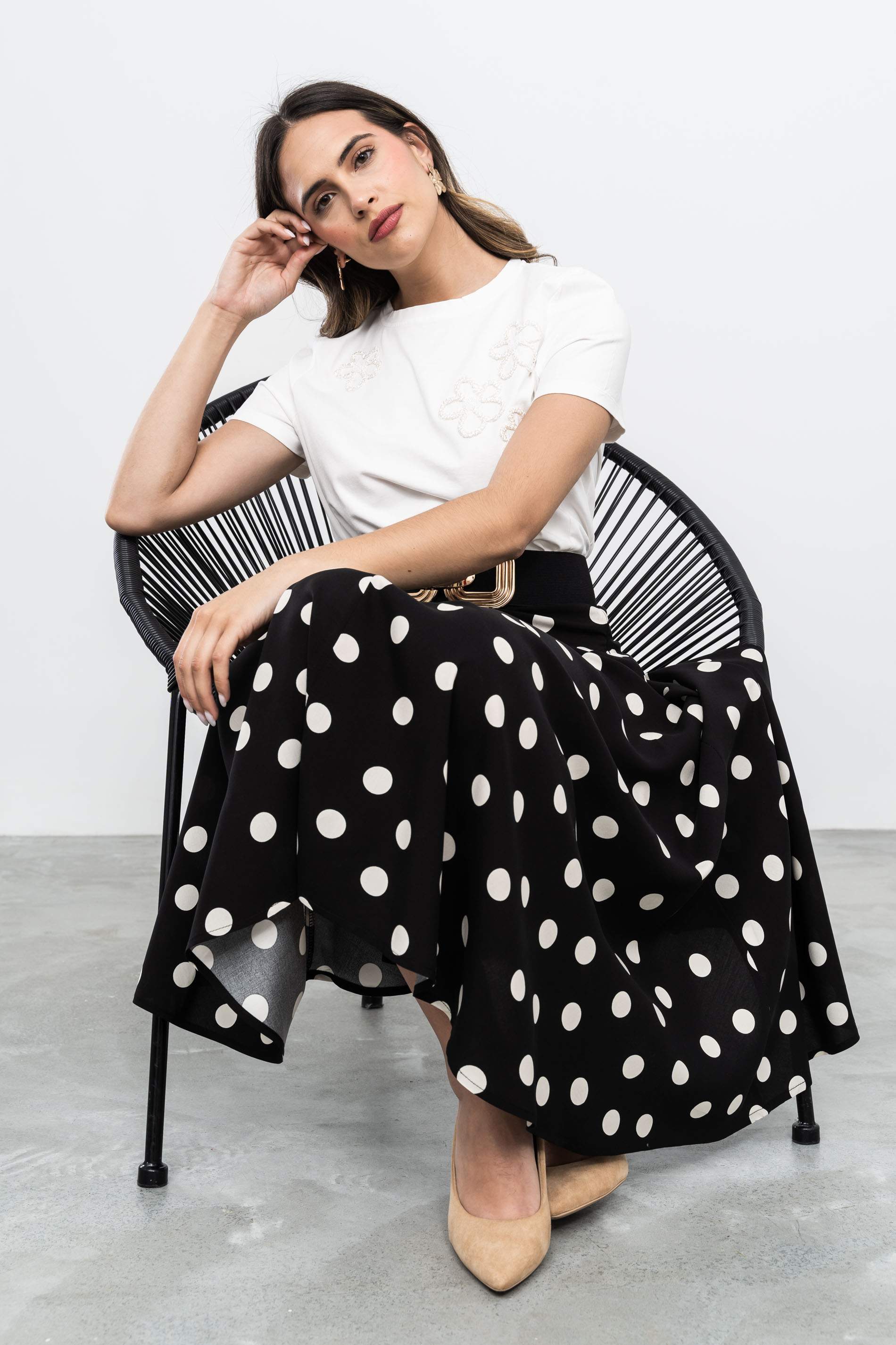 CAMISETA FLOR BOLITAS CRUDO