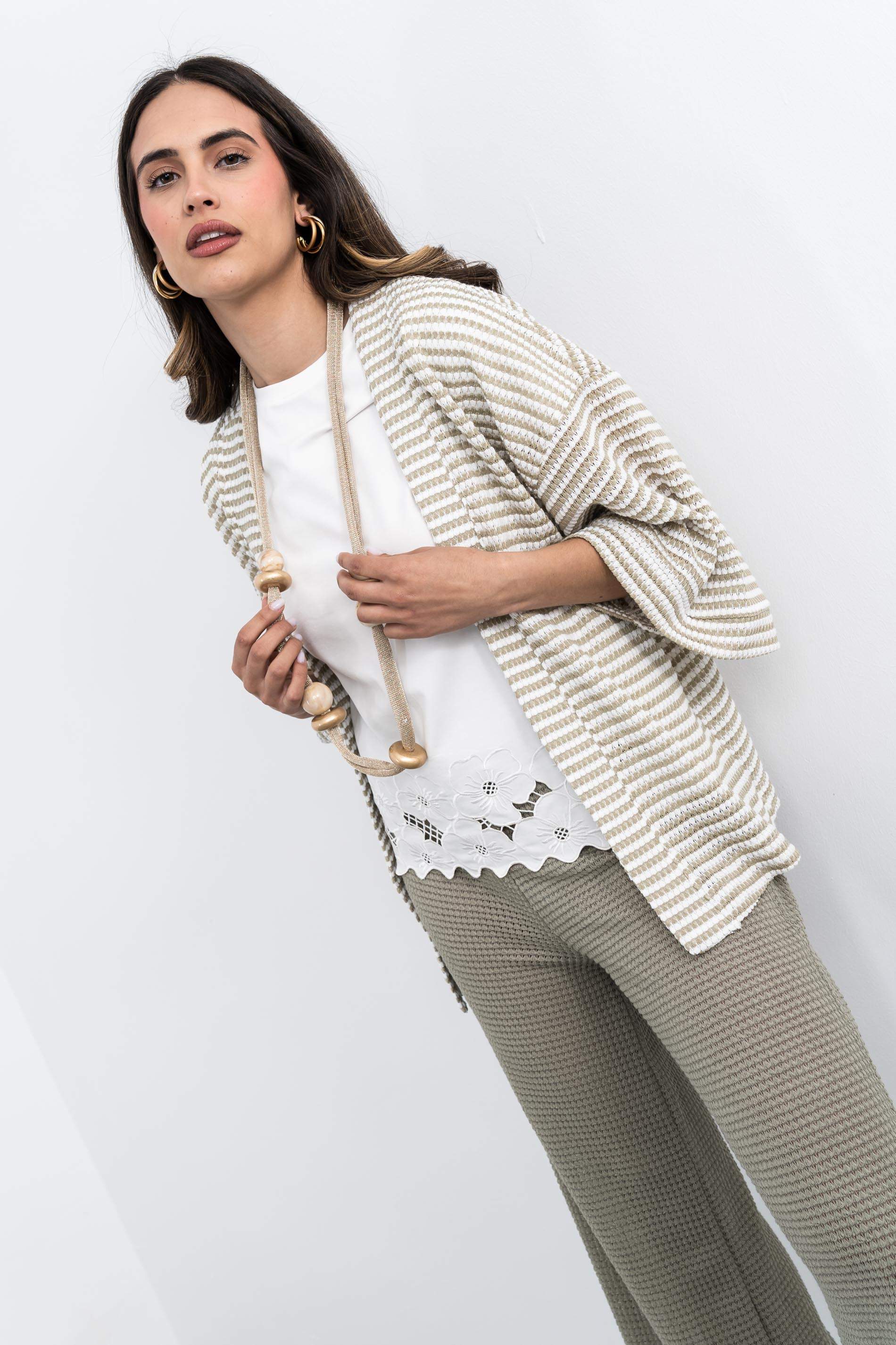 CAMISETA FLORES CALADAS CRUDO