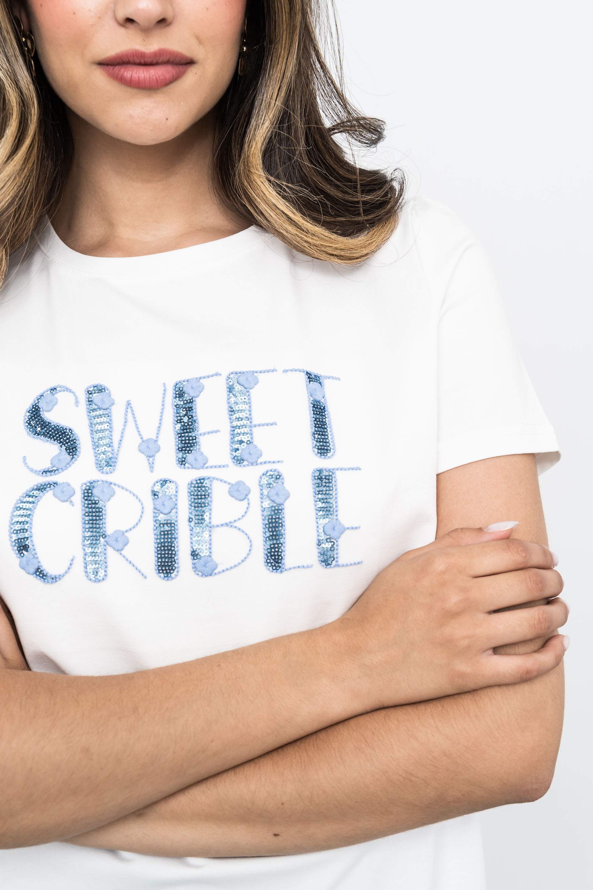 CAMISETA BORDADO SWEET CRUDO