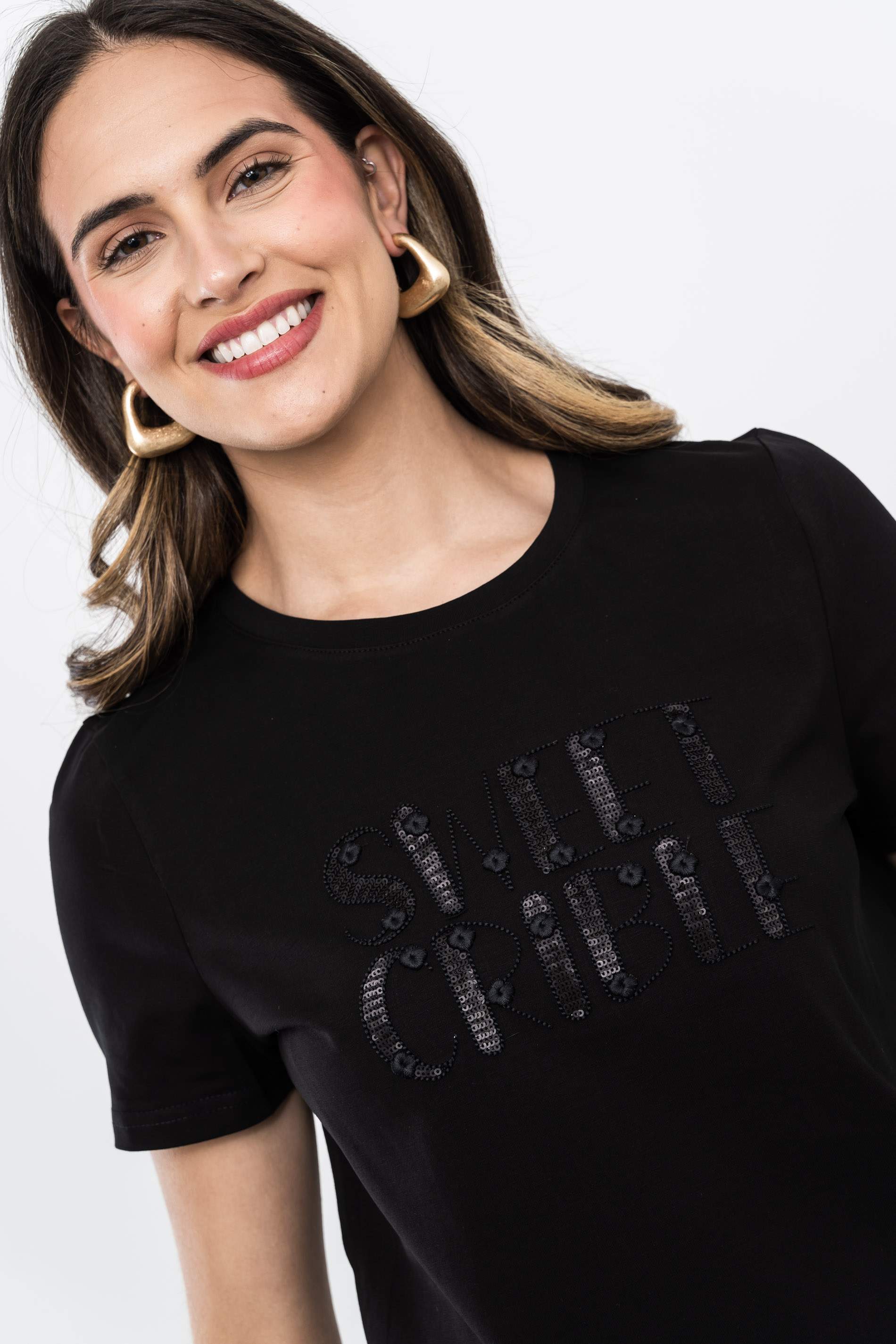 CAMISETA BORDADO SWEET NEGRO