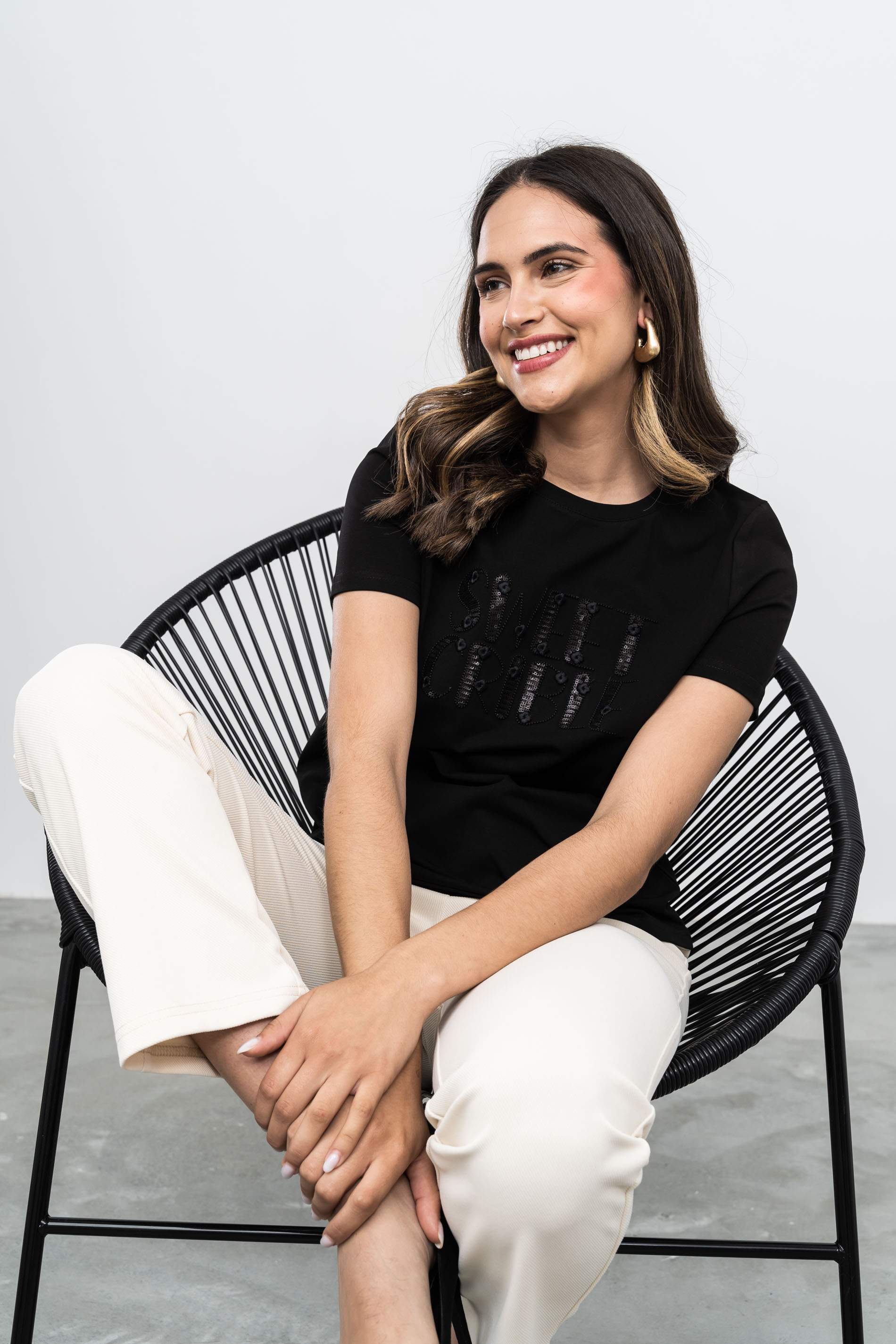 CAMISETA BORDADO SWEET NEGRO