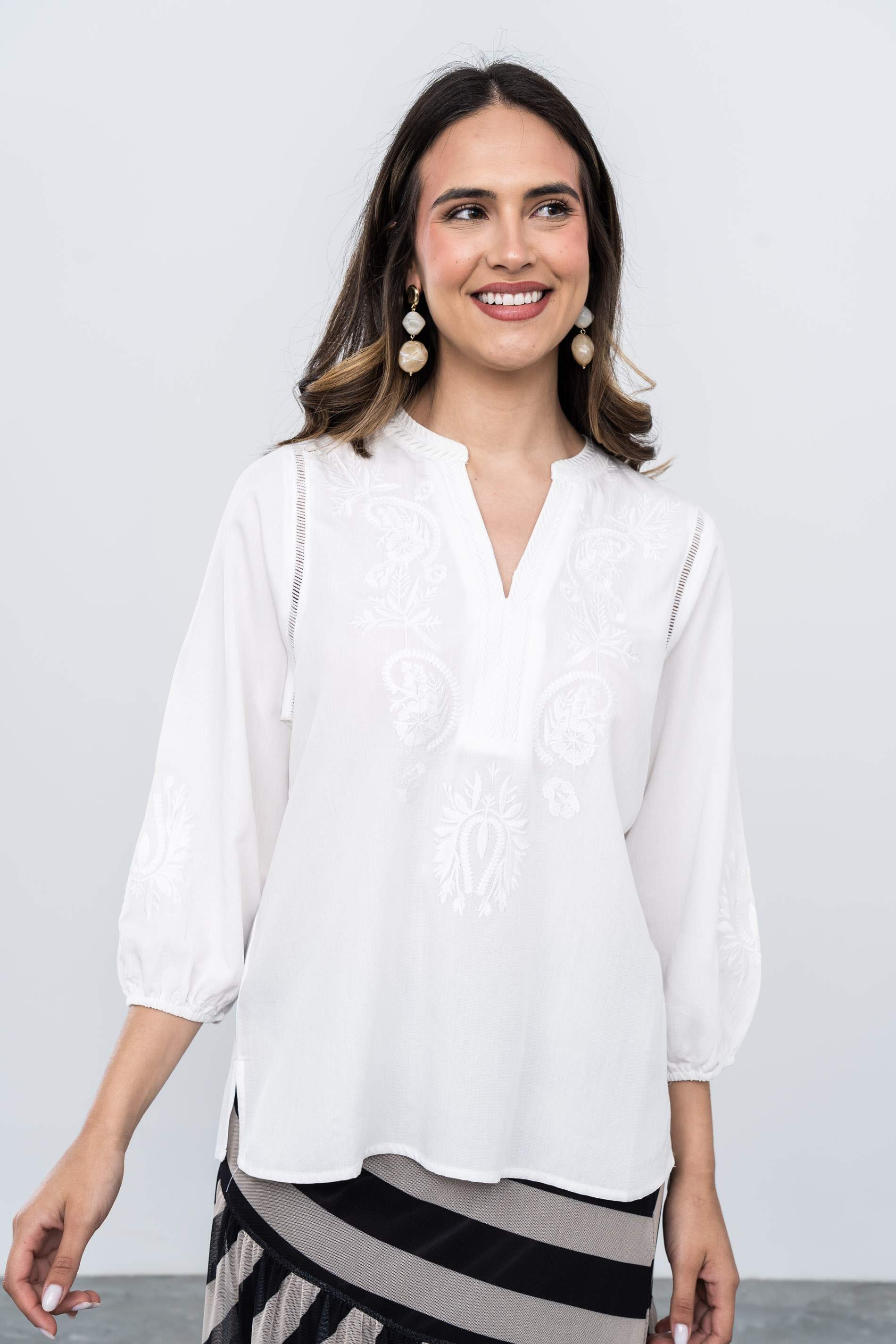 BLUSA BORDADOS DELANTERO