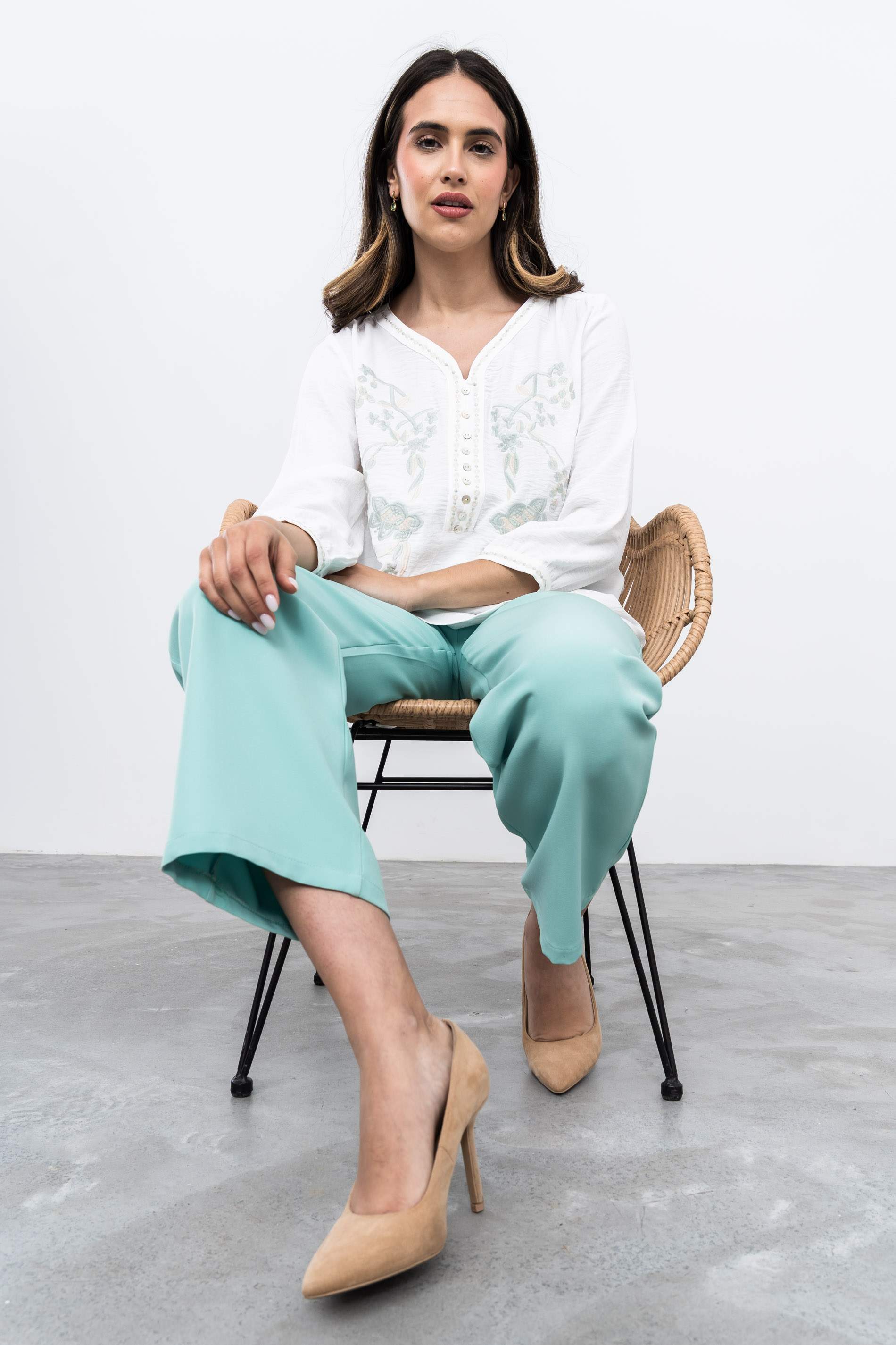 BLUSA BORDADOS BICOLOR