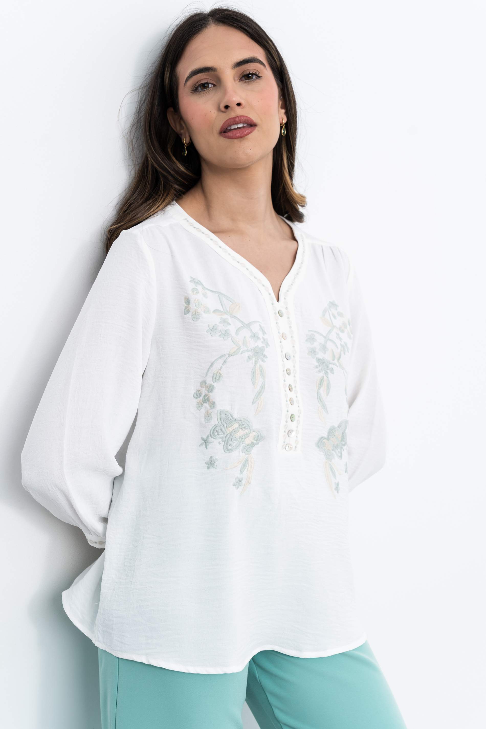 BLUSA BORDADOS BICOLOR