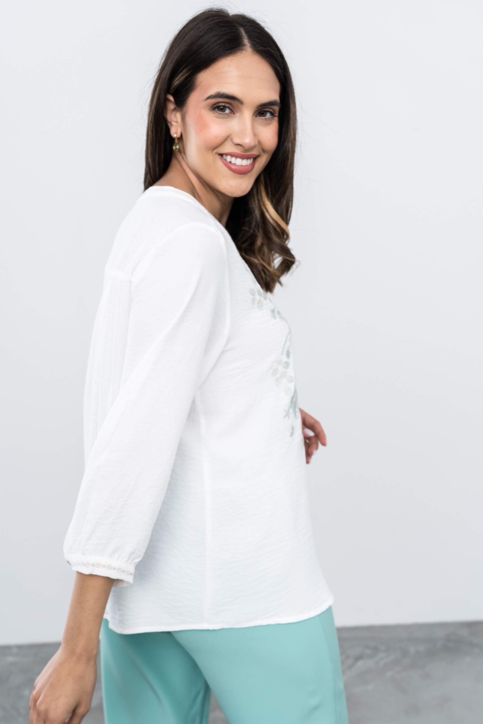 BLUSA BORDADOS BICOLOR