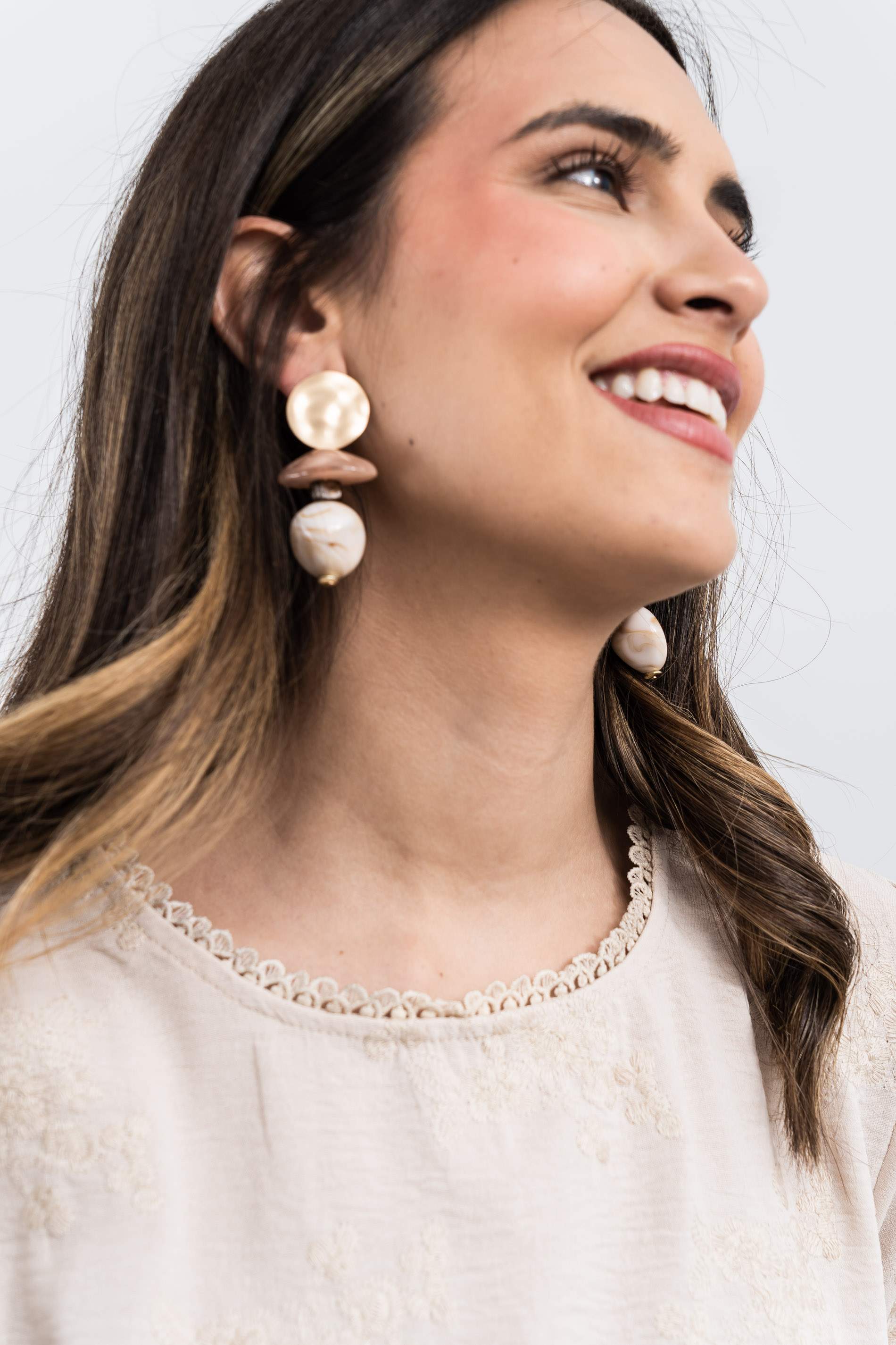 BLUSA BORDADOS MANGA ABULLONADA