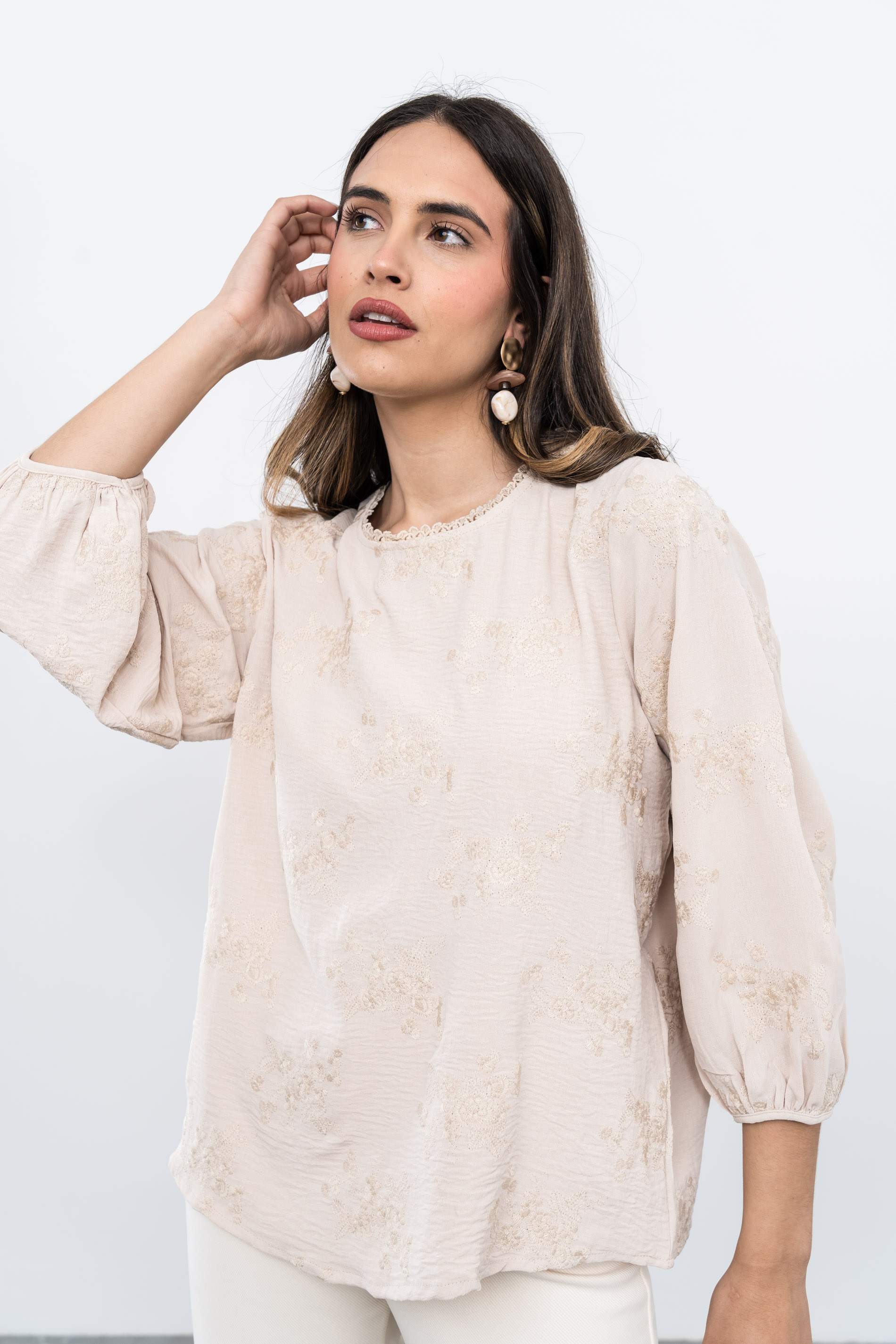 BLUSA BORDADOS MANGA ABULLONADA