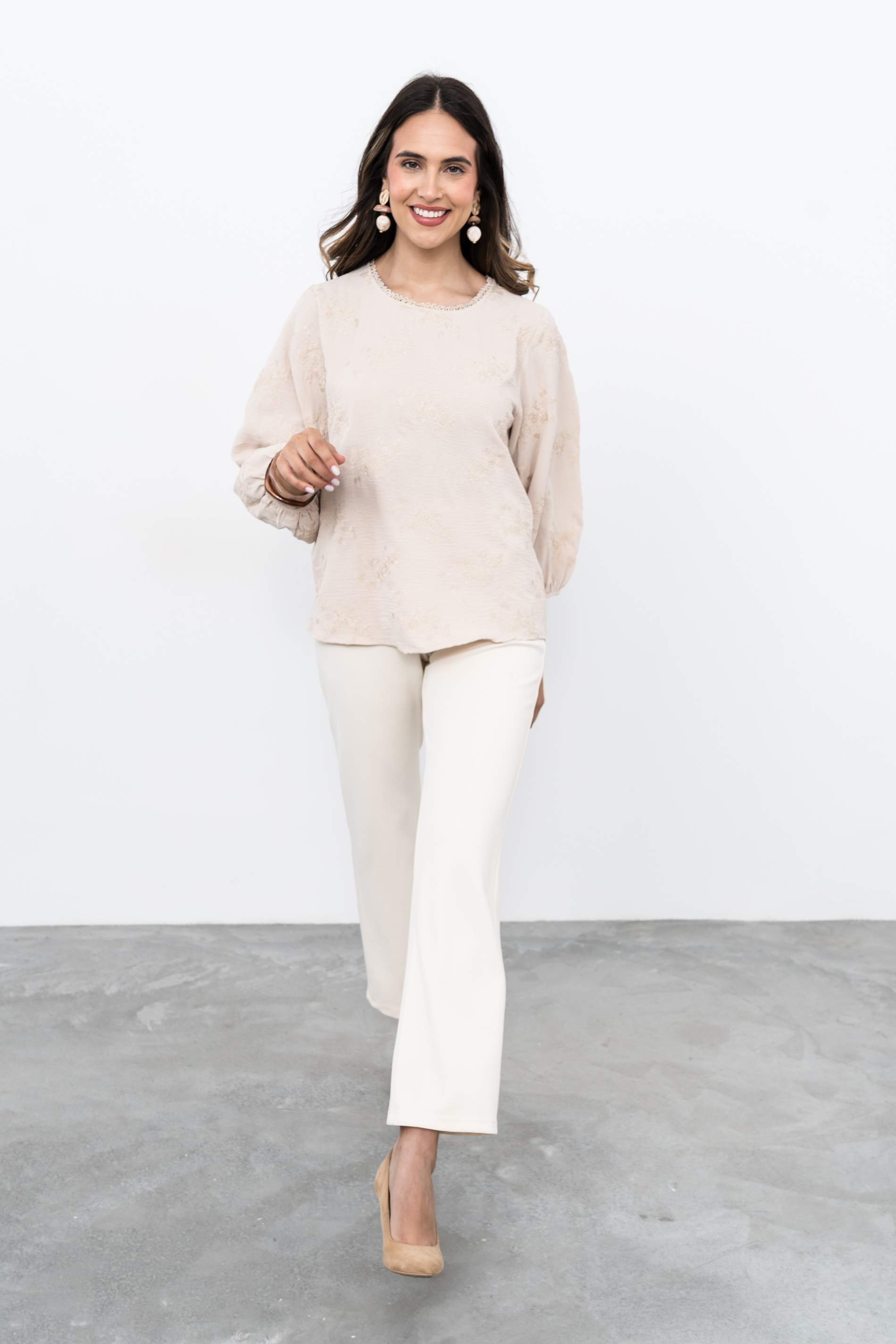 BLUSA BORDADOS MANGA ABULLONADA