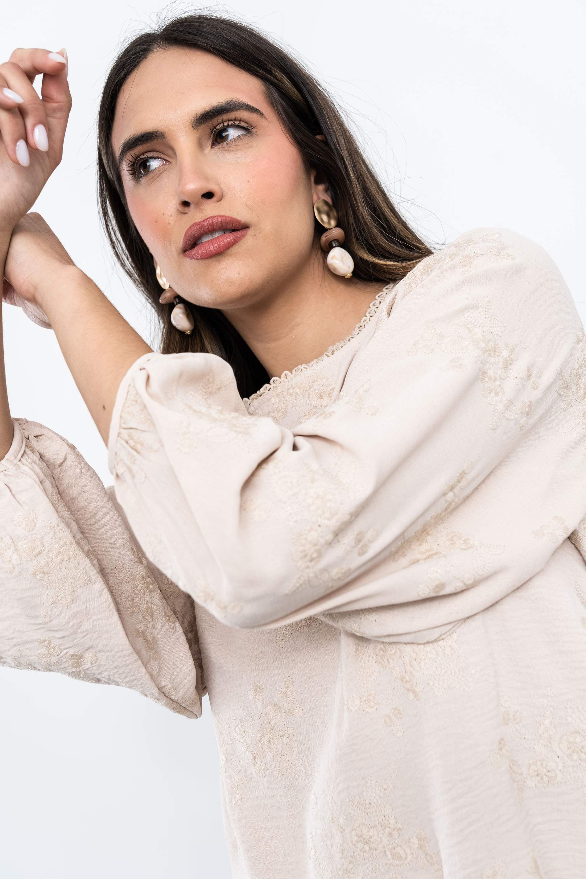 BLUSA BORDADOS MANGA ABULLONADA