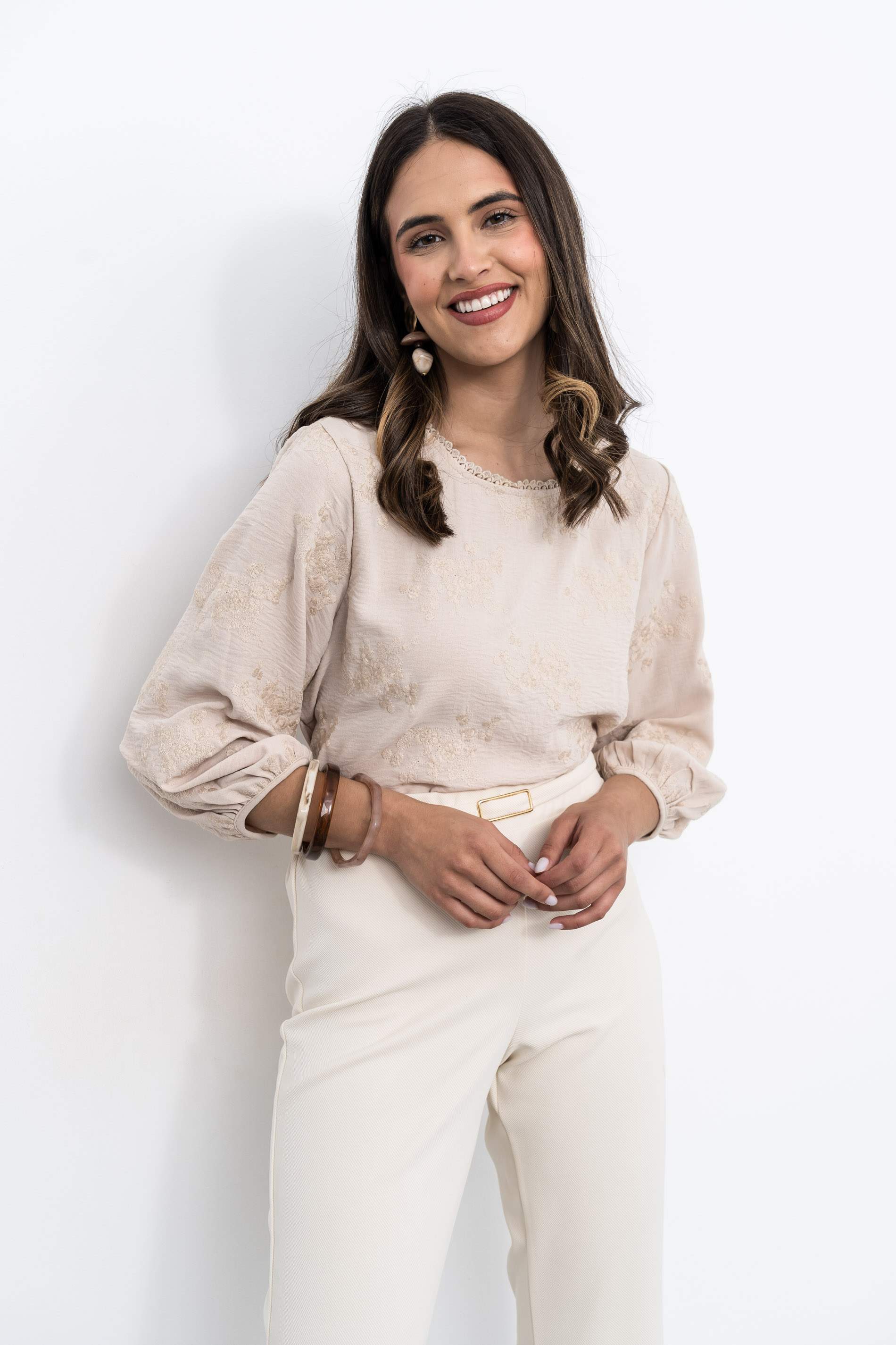 BLUSA BORDADOS MANGA ABULLONADA