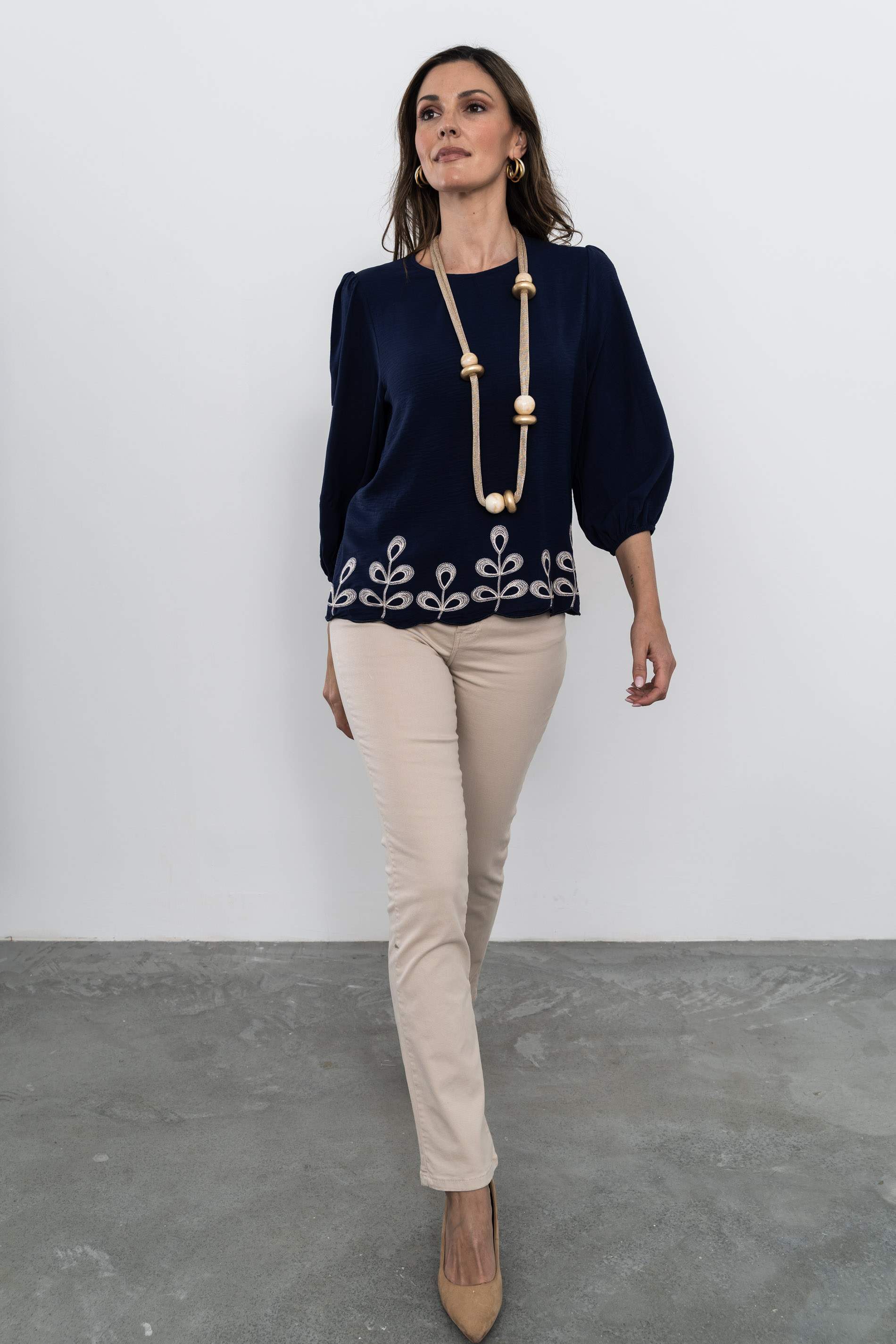 BLUSA HOJAS BORDADAS