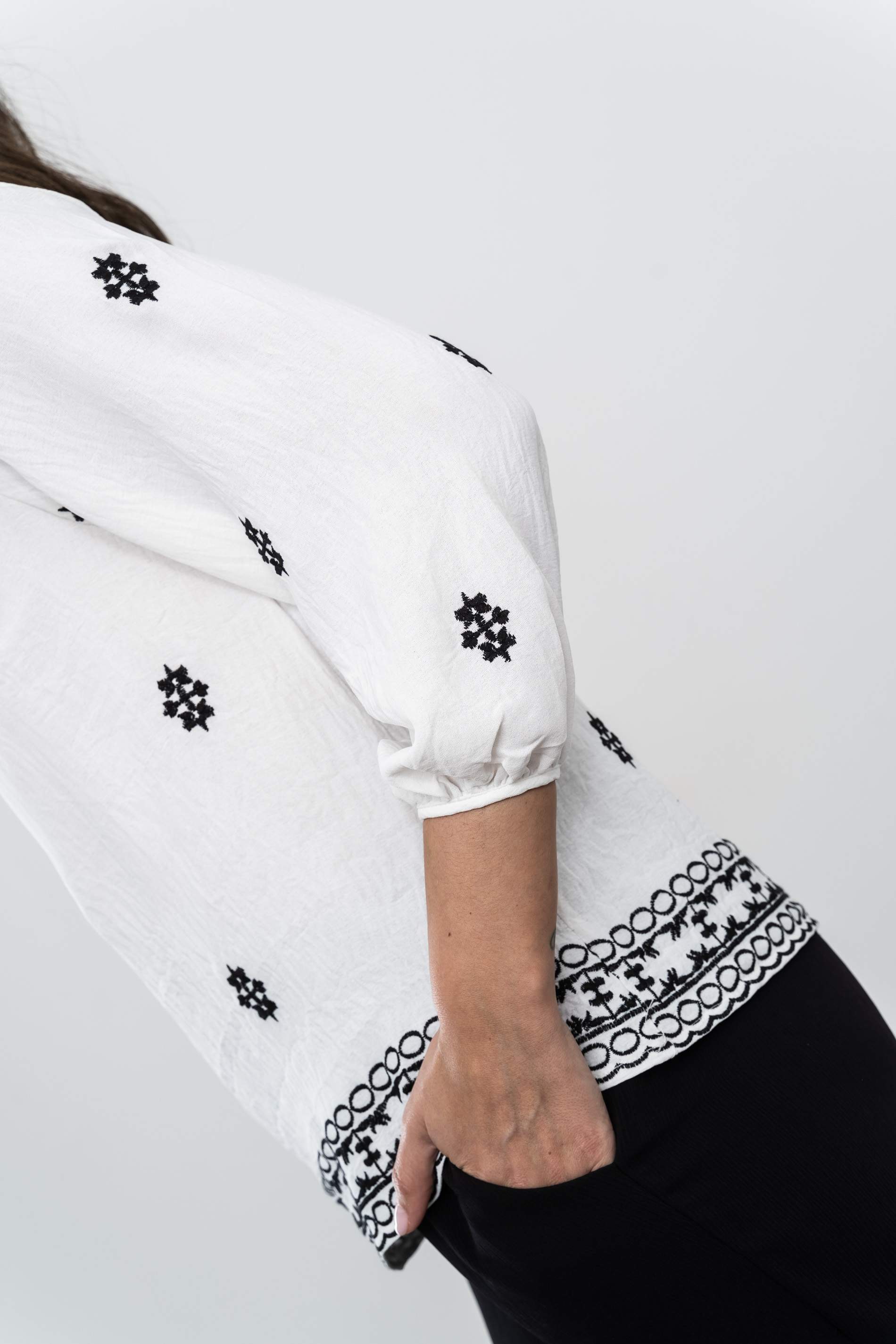 BLUSA BORDADOS CENEFA