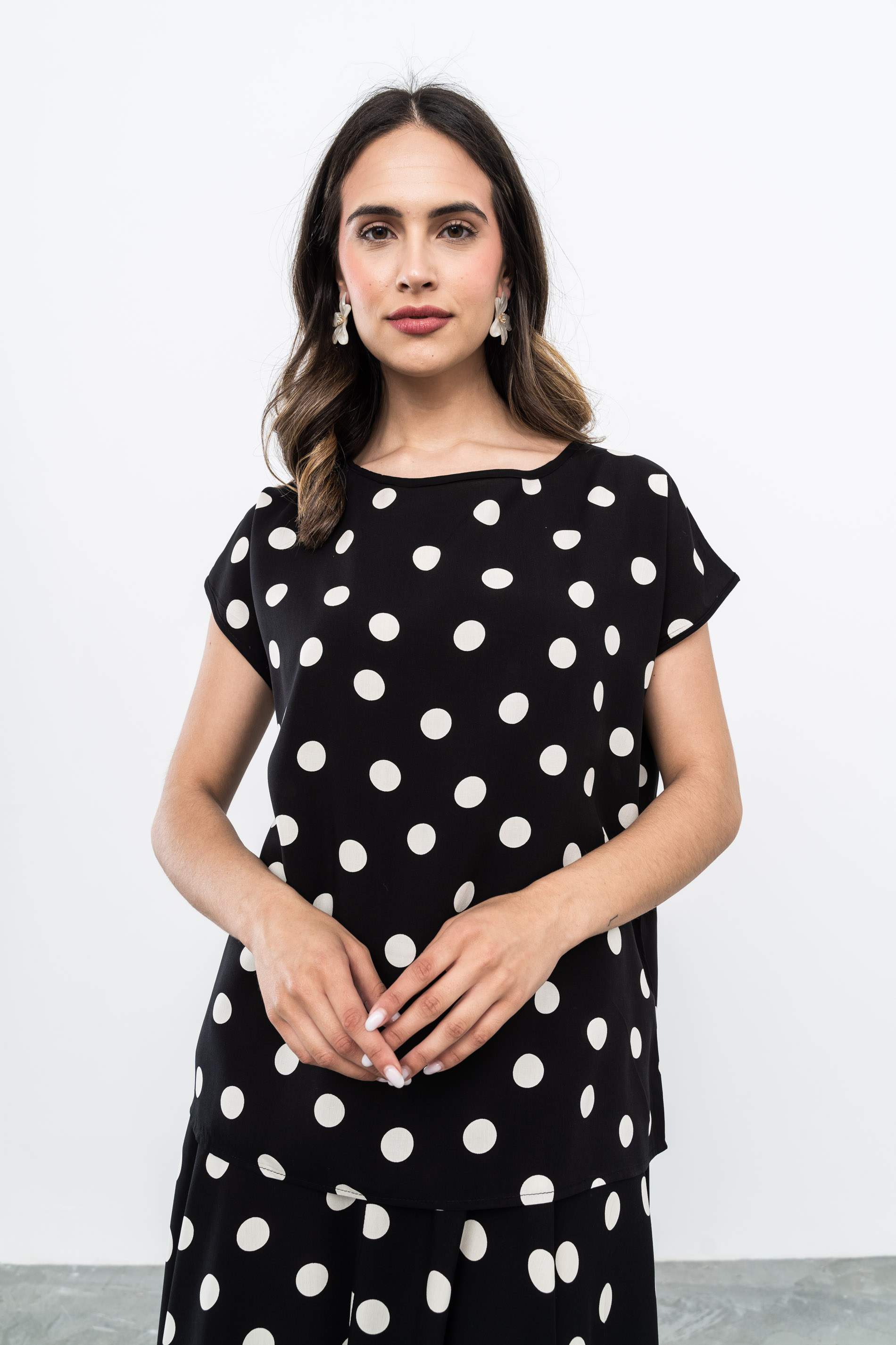 BLUSA TOPOS NEGRO