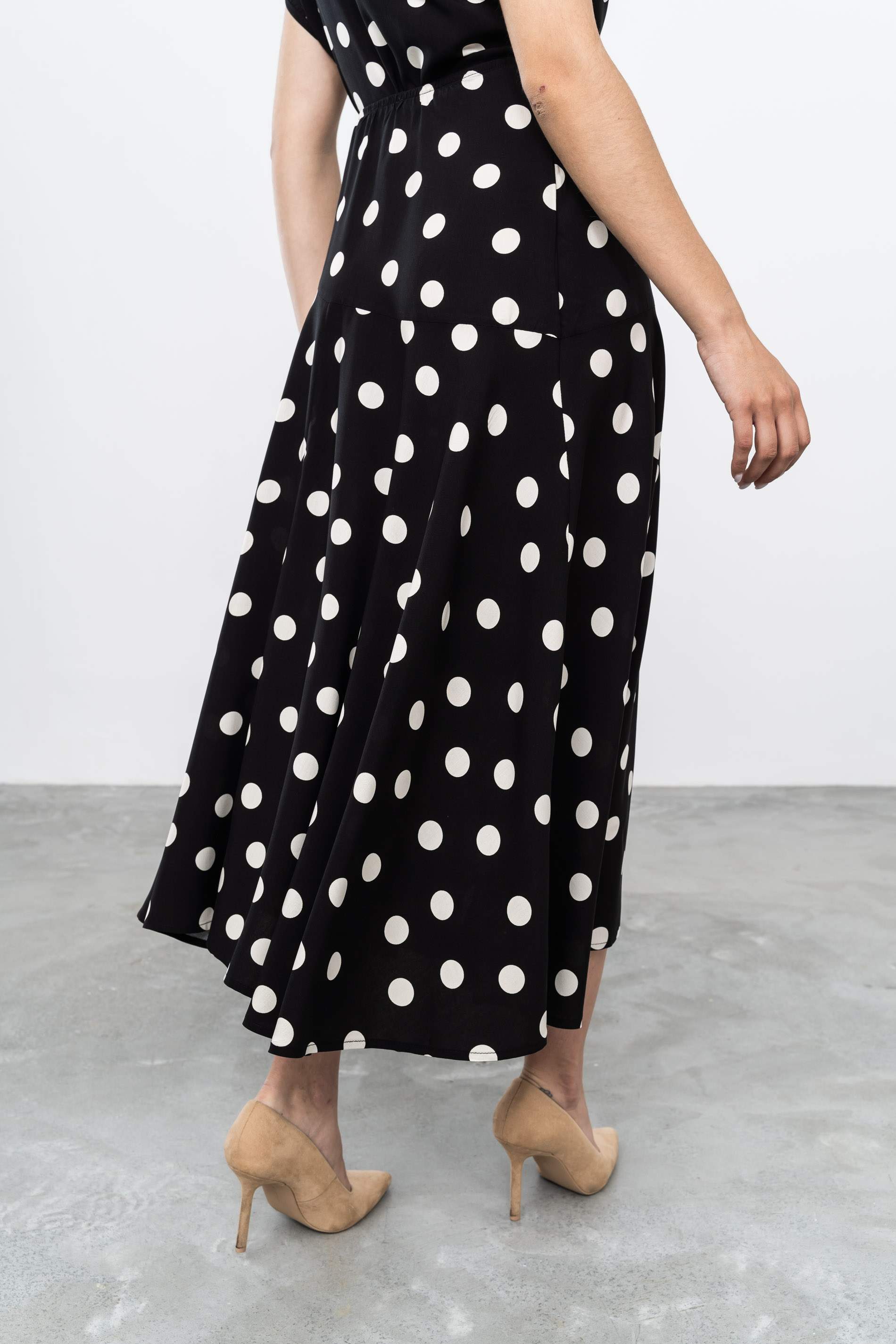 FALDA CORTE TOPOS NEGRO