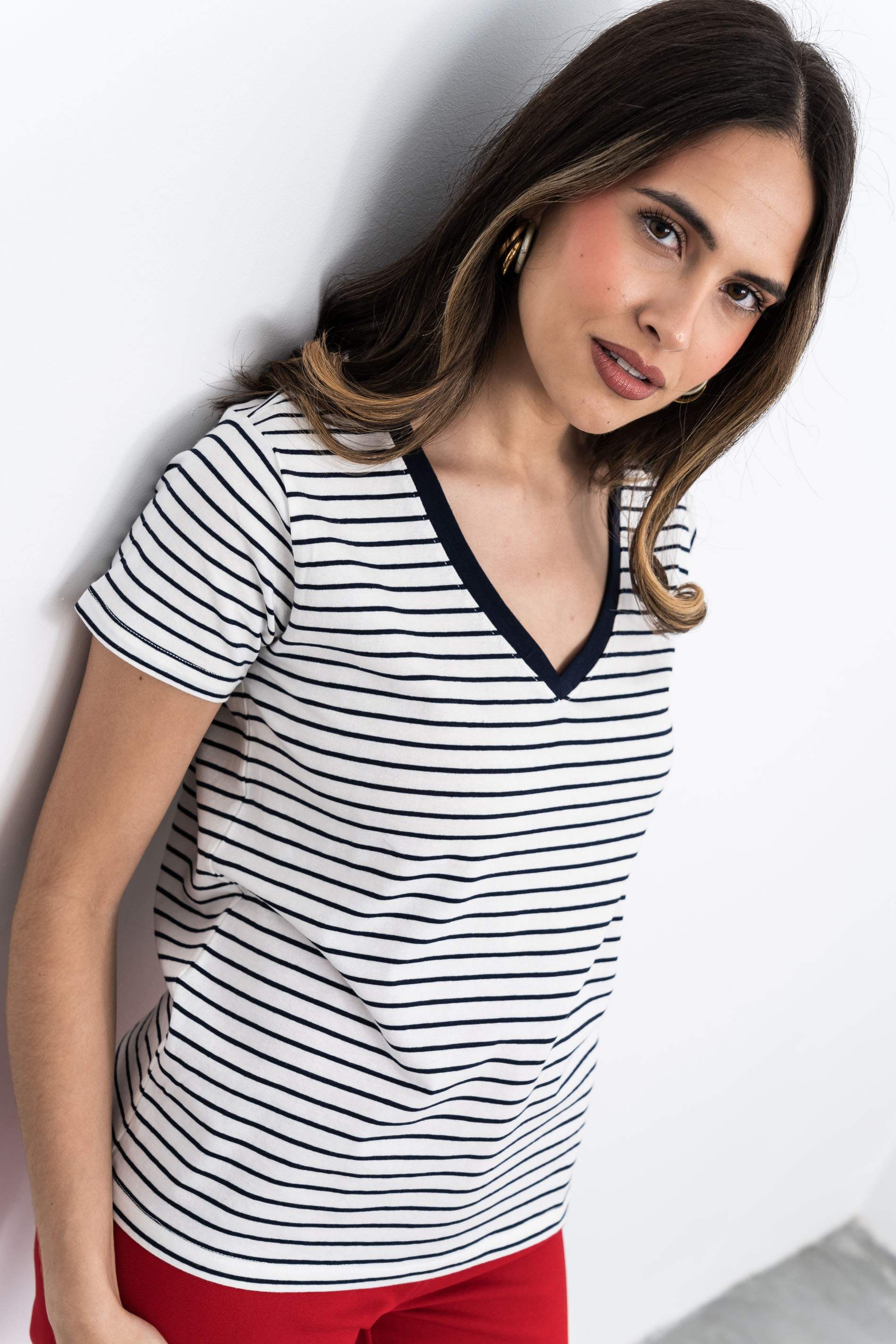 CAMISETA CUELLO PICO RAYAS 