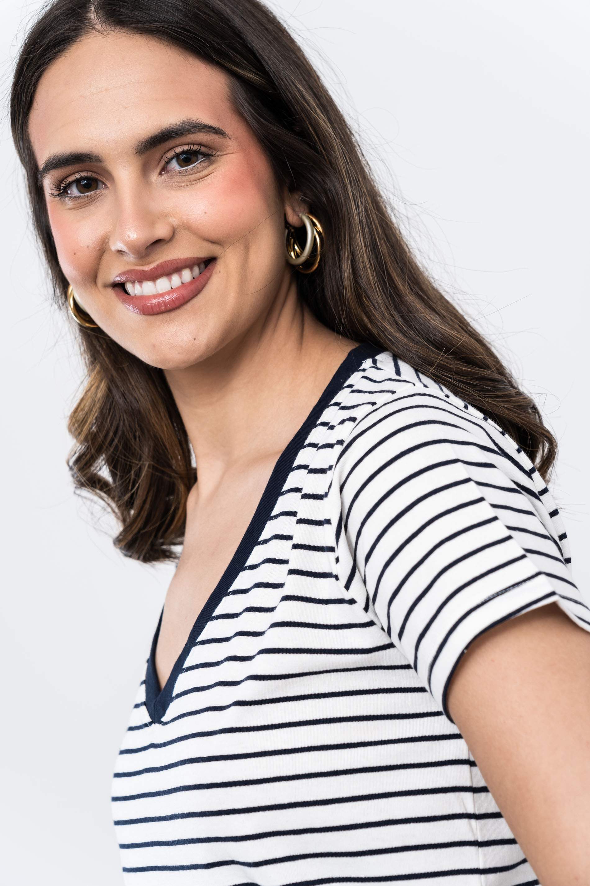 CAMISETA CUELLO PICO RAYAS 