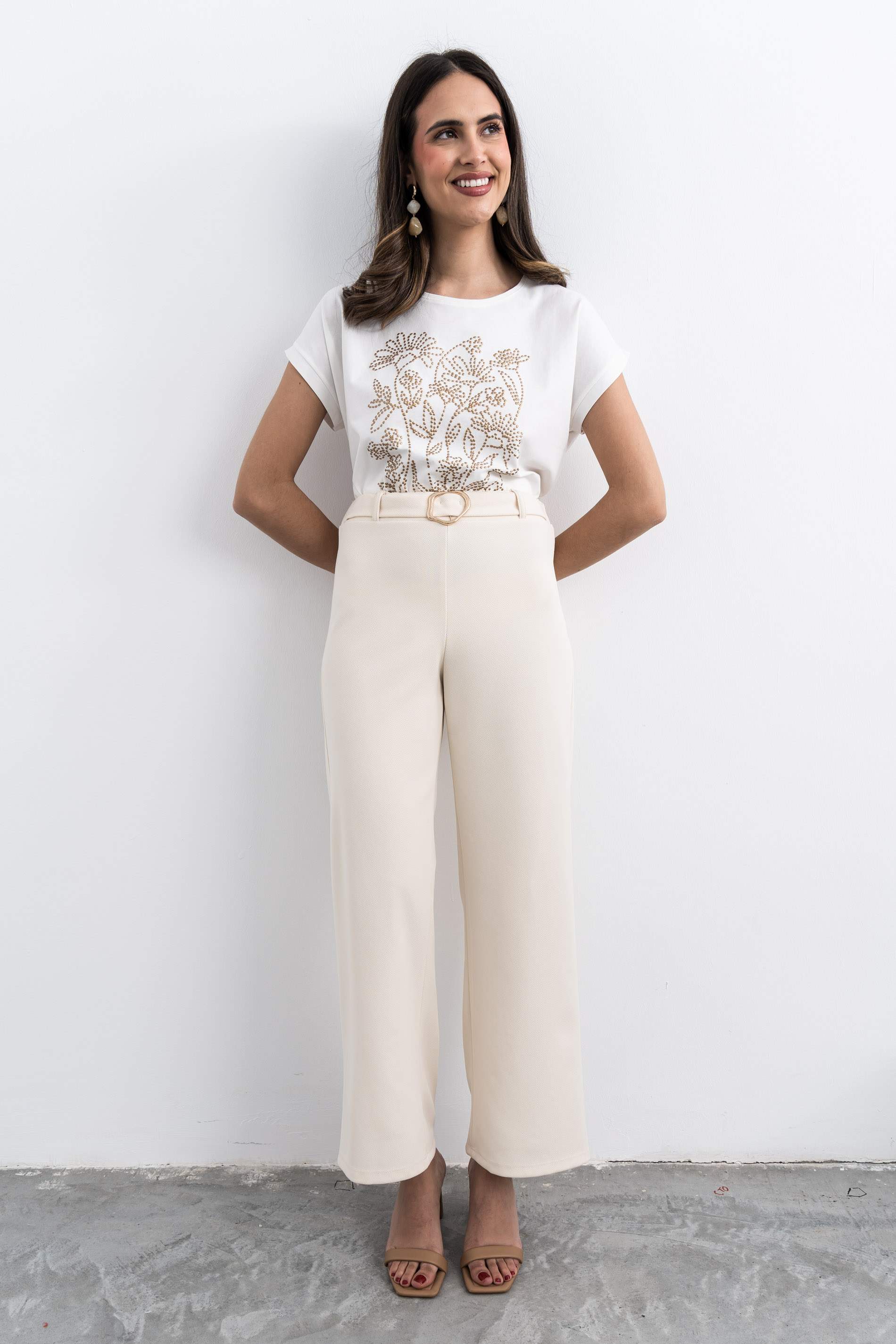 CAMISETA DETALLE RELIEVE CRUDO