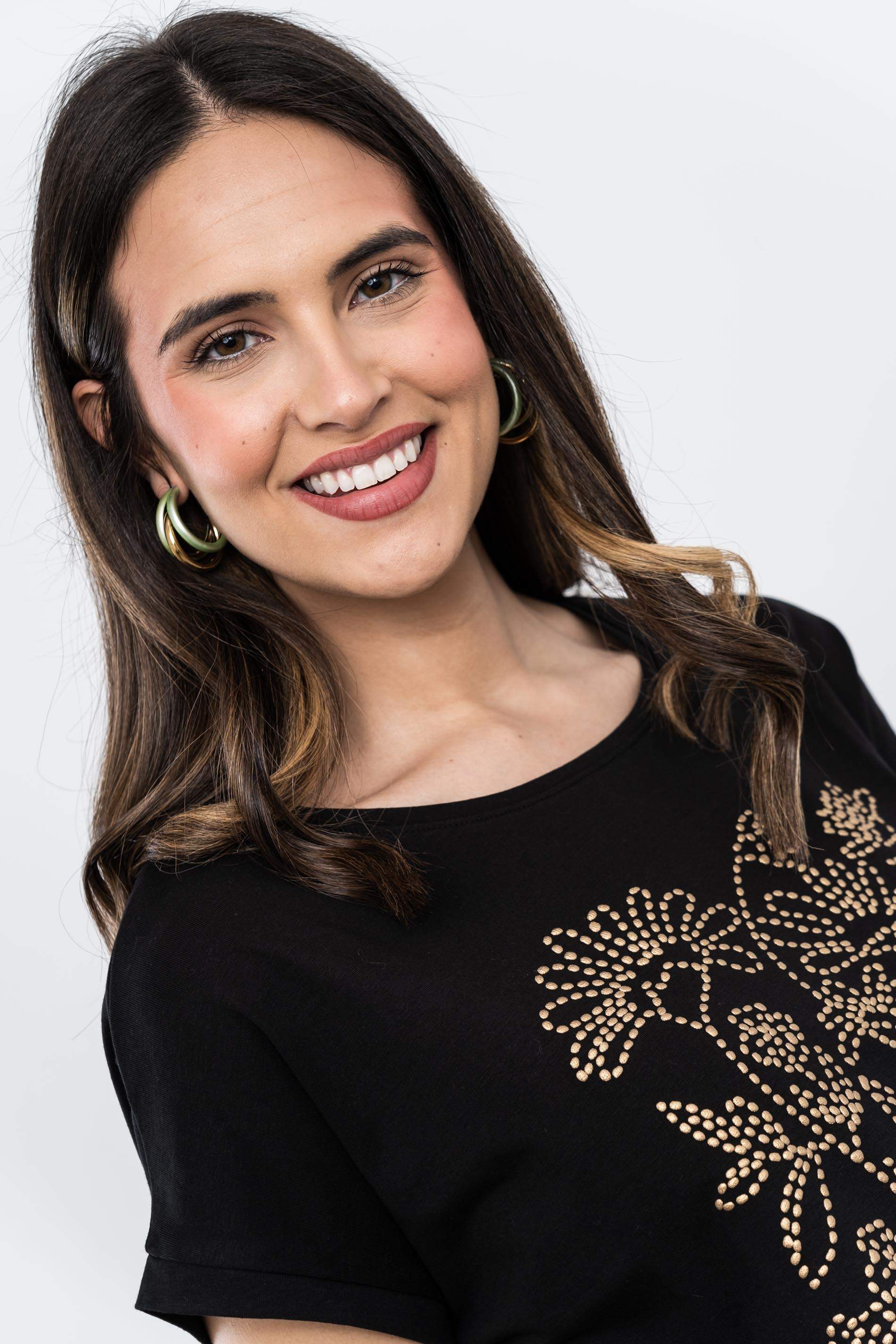 CAMISETA DETALLE RELIEVE NEGRO