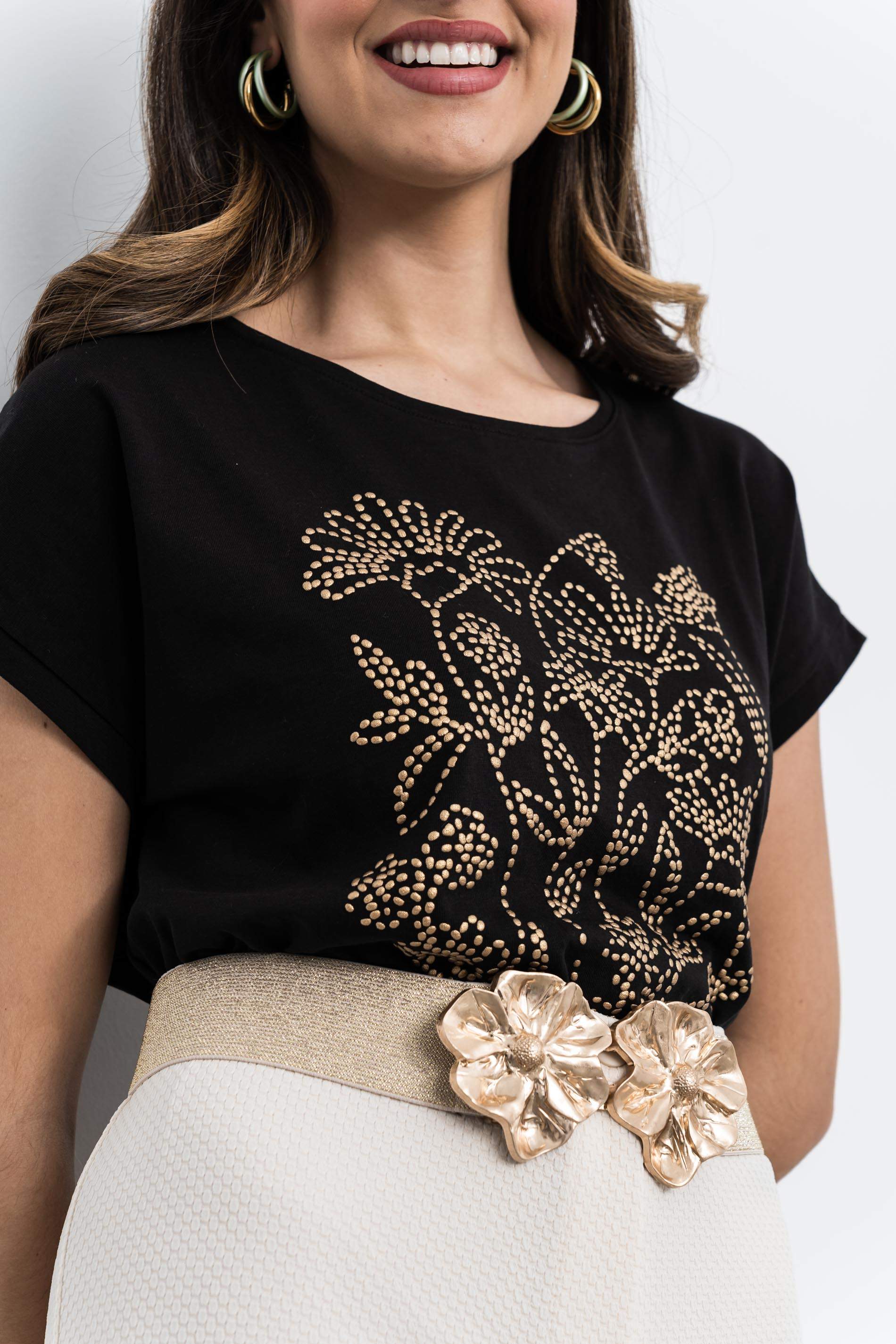 CAMISETA DETALLE RELIEVE NEGRO