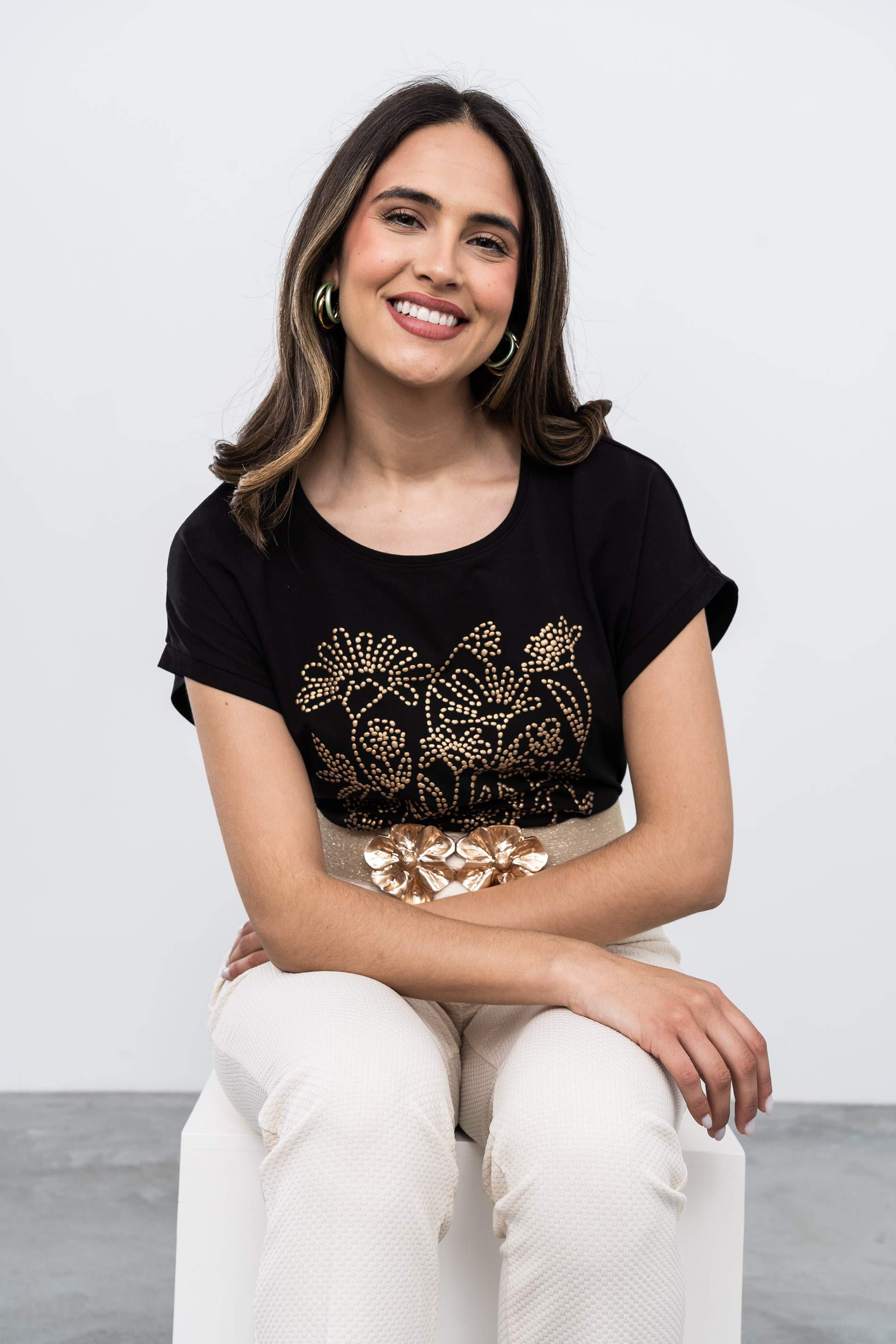 CAMISETA DETALLE RELIEVE NEGRO