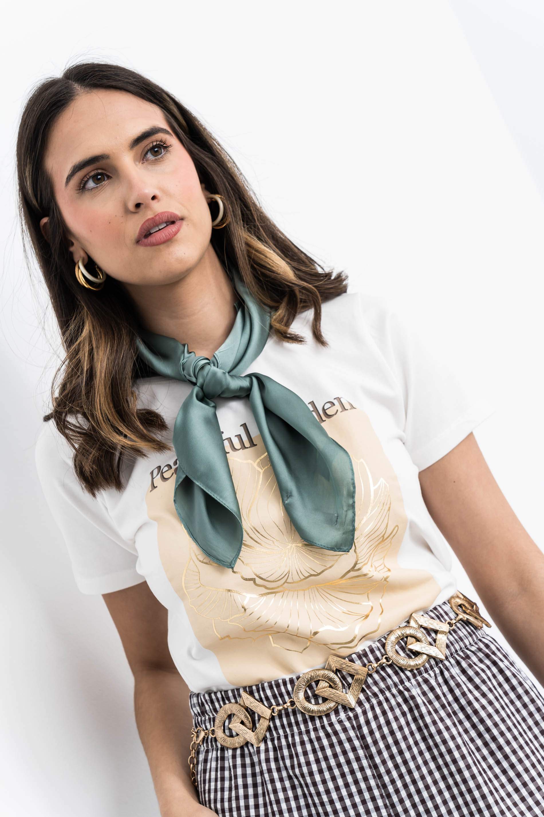 CAMISETA FLOR ORO CRUDO