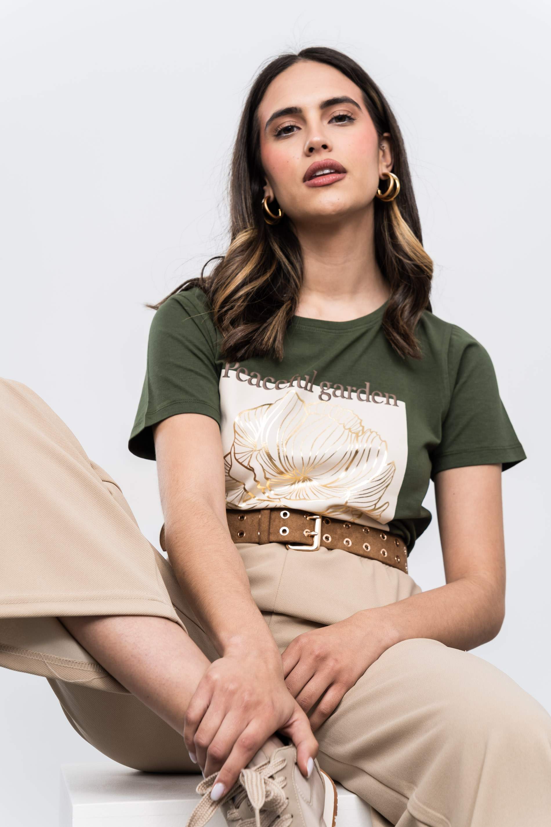 CAMISETA FLOR ORO KAKI