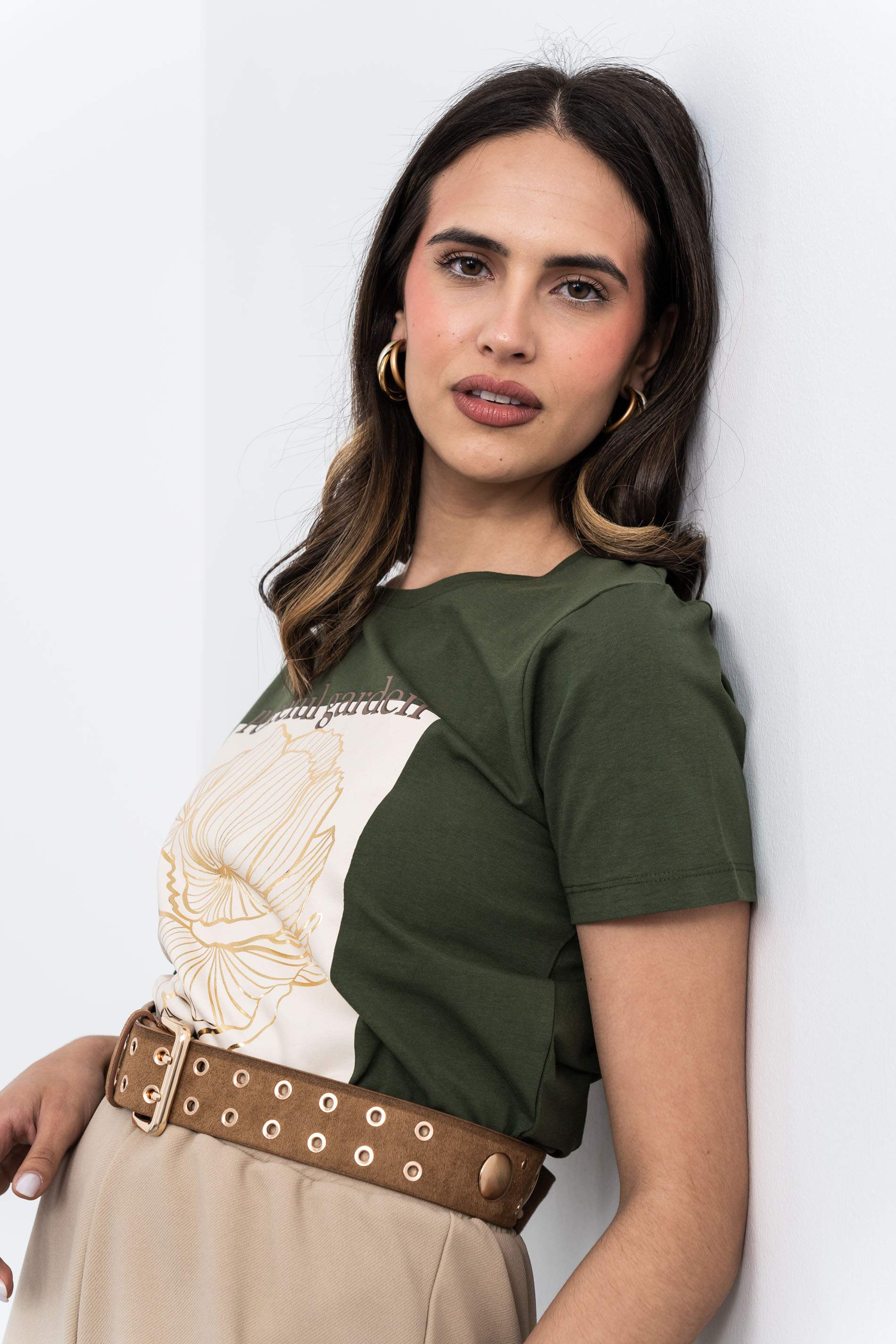 CAMISETA FLOR ORO KAKI