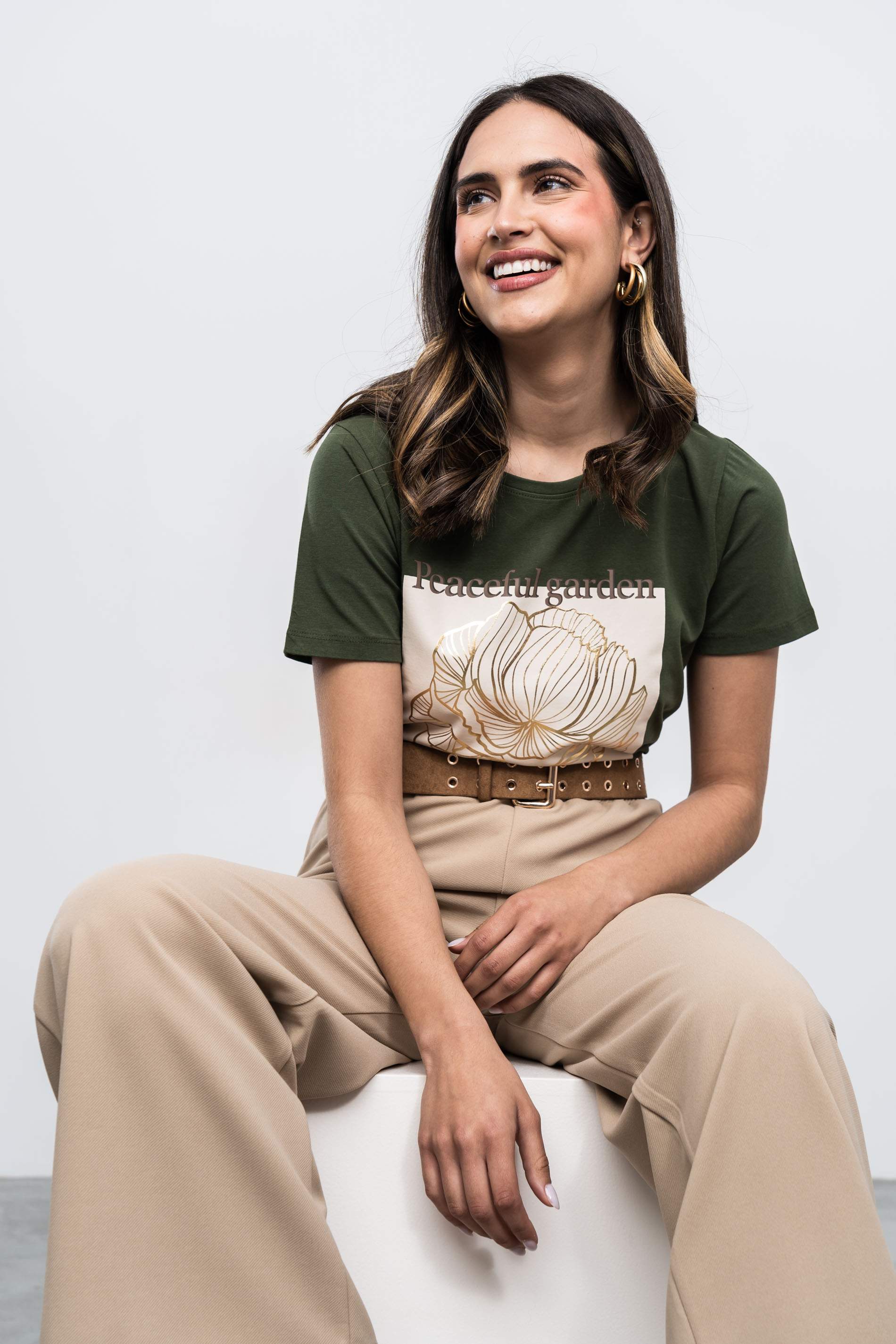 CAMISETA FLOR ORO KAKI