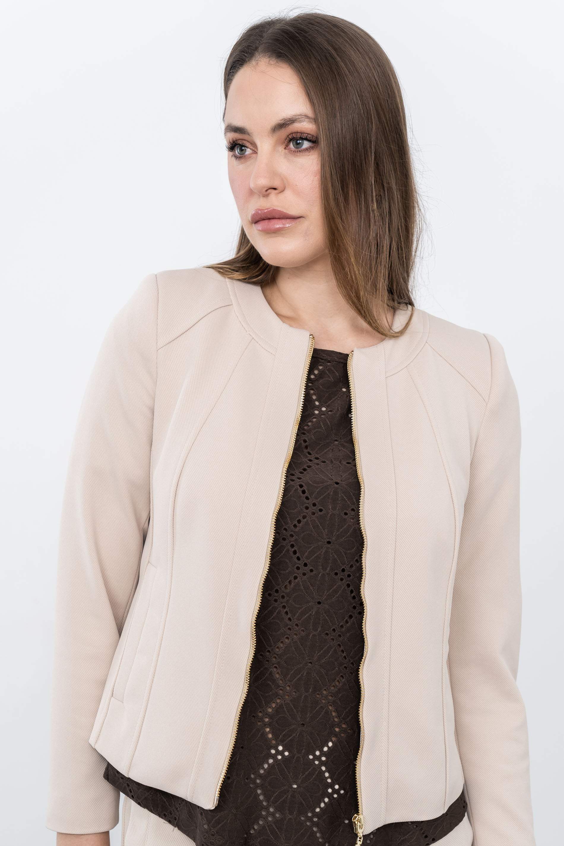CHAQUETA CORTE CREMALLERA BEIGE