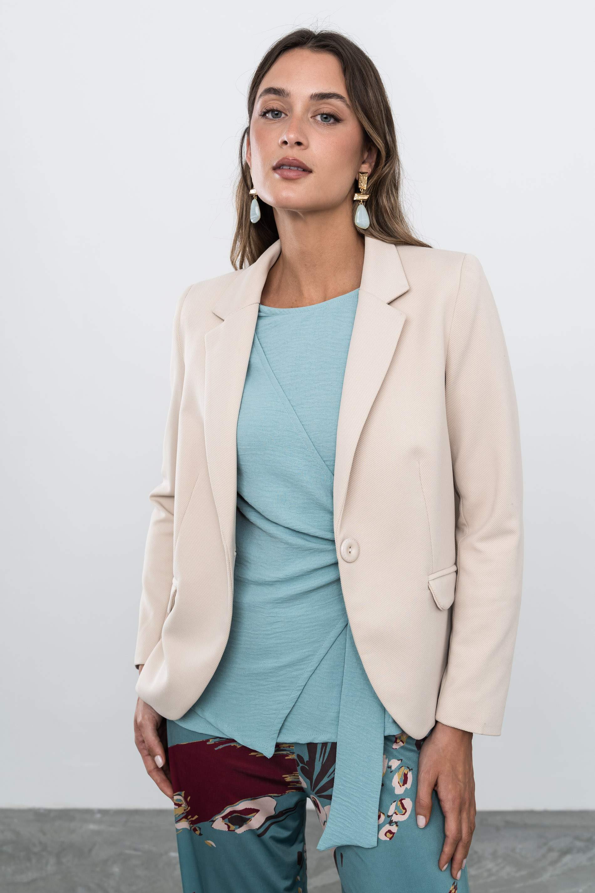 AMERICANA 1 BOTÓN BEIGE