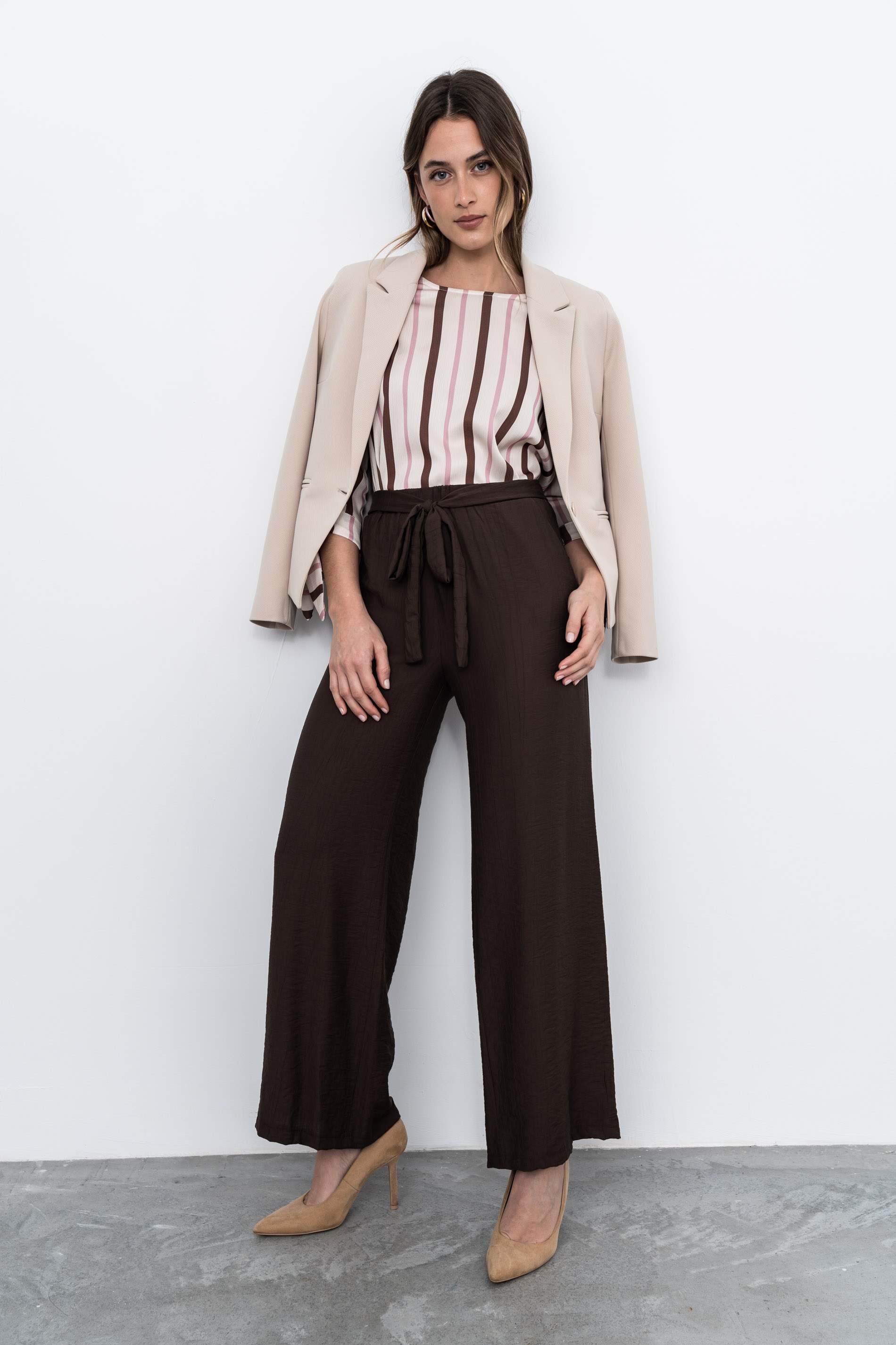 AMERICANA BOTÓN CORTA BEIGE